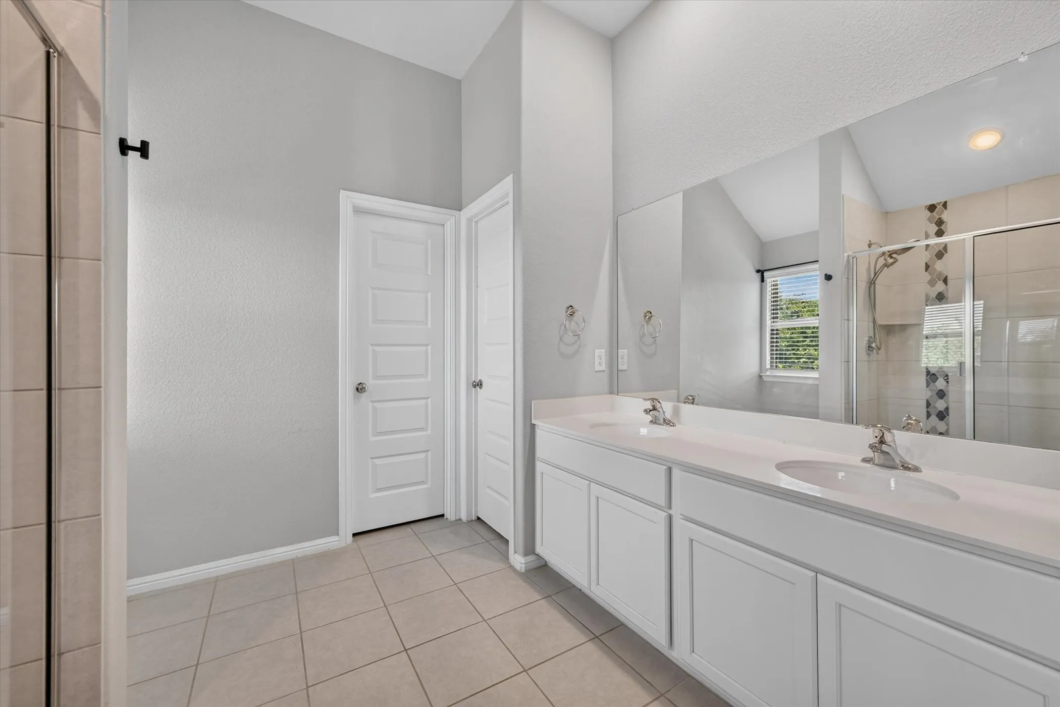 Single Family Residence For Rent in Denton County , 3348 Duncan Way, Corinth, Texas 76210, 3 Bedroom, 3 Bathroom, 2 Garage spaces, 1,859 Sqft, built in 2020, mls#21341041, Real Estate Agent in Corinth, Homes For Rent in Denton county, Homes For Rent in Corinth, Realtor in Corinth Texas, Real Estate Brokerage Independent Realty Texas, Luminita Cordes Realtor
