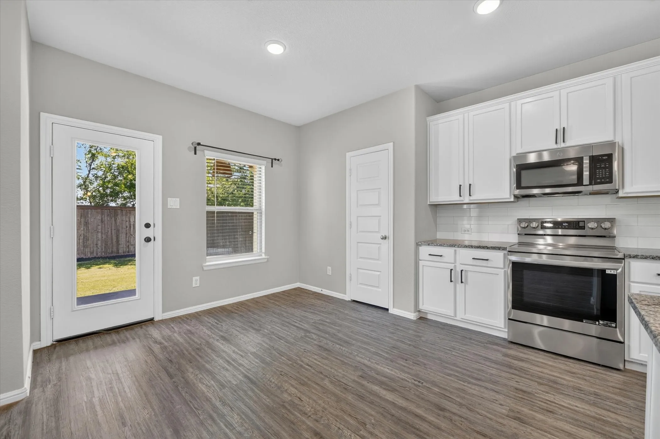 Single Family Residence For Rent in Denton County , 3348 Duncan Way, Corinth, Texas 76210, 3 Bedroom, 3 Bathroom, 2 Garage spaces, 1,859 Sqft, built in 2020, mls#21341041, Real Estate Agent in Corinth, Homes For Rent in Denton county, Homes For Rent in Corinth, Realtor in Corinth Texas, Real Estate Brokerage Independent Realty Texas, Luminita Cordes Realtor