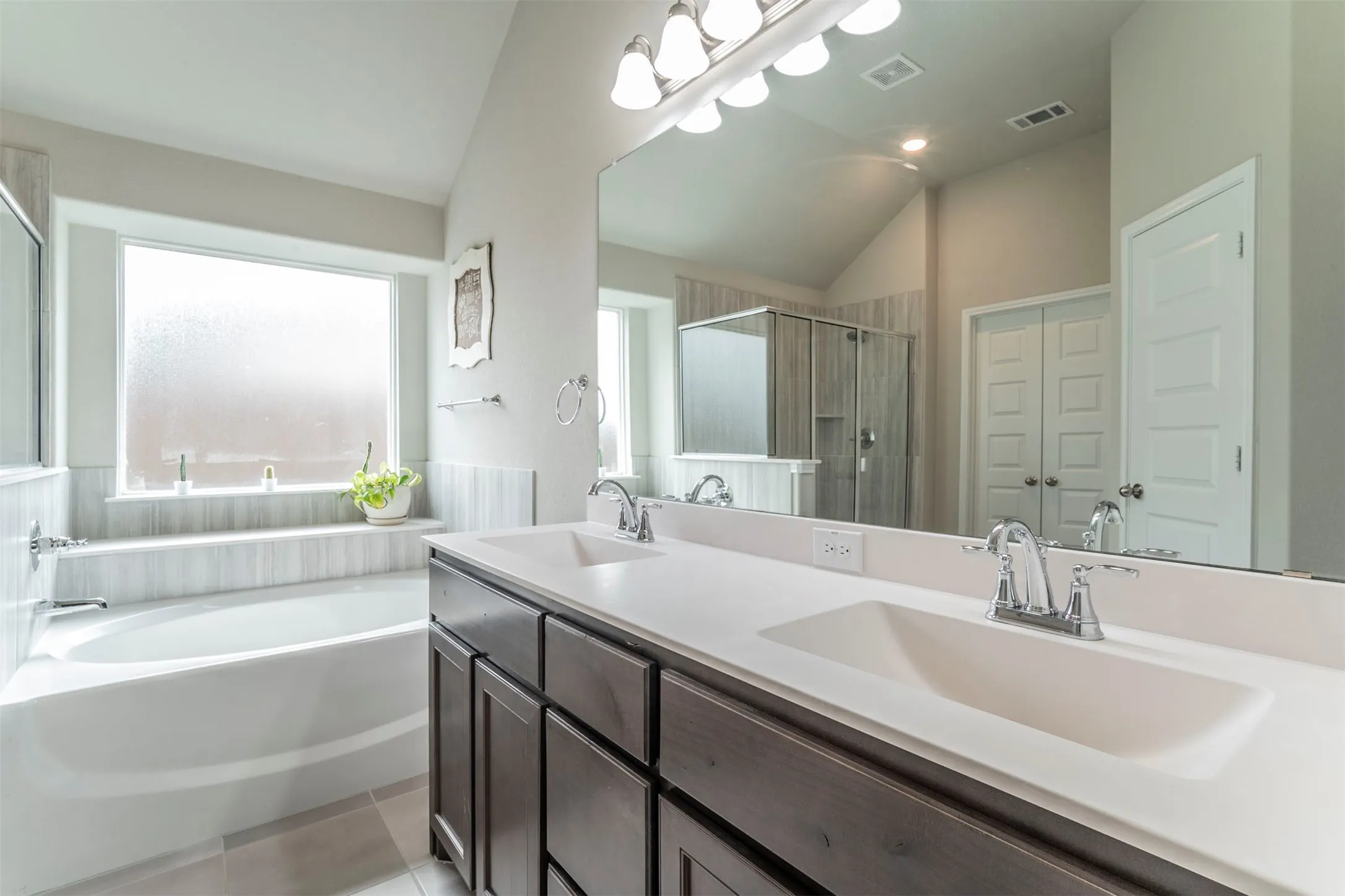 Single Family Residence For Sale in Parker County , 1828 Abelia Lane, Weatherford, Texas 76086, 3 Bedrooms, 2 Bathrooms, 2 Garage spaces, 1,991 Sqft, built in 2022, Price $380,000, mls#21340430, Real Estate Agent in Weatherford, Homes For Sale in Parker county, Homes For Sale in Weatherford, Realtor in Weatherford Texas, Real Estate Brokerage Independent Realty Texas, Luminita Cordes Realtor