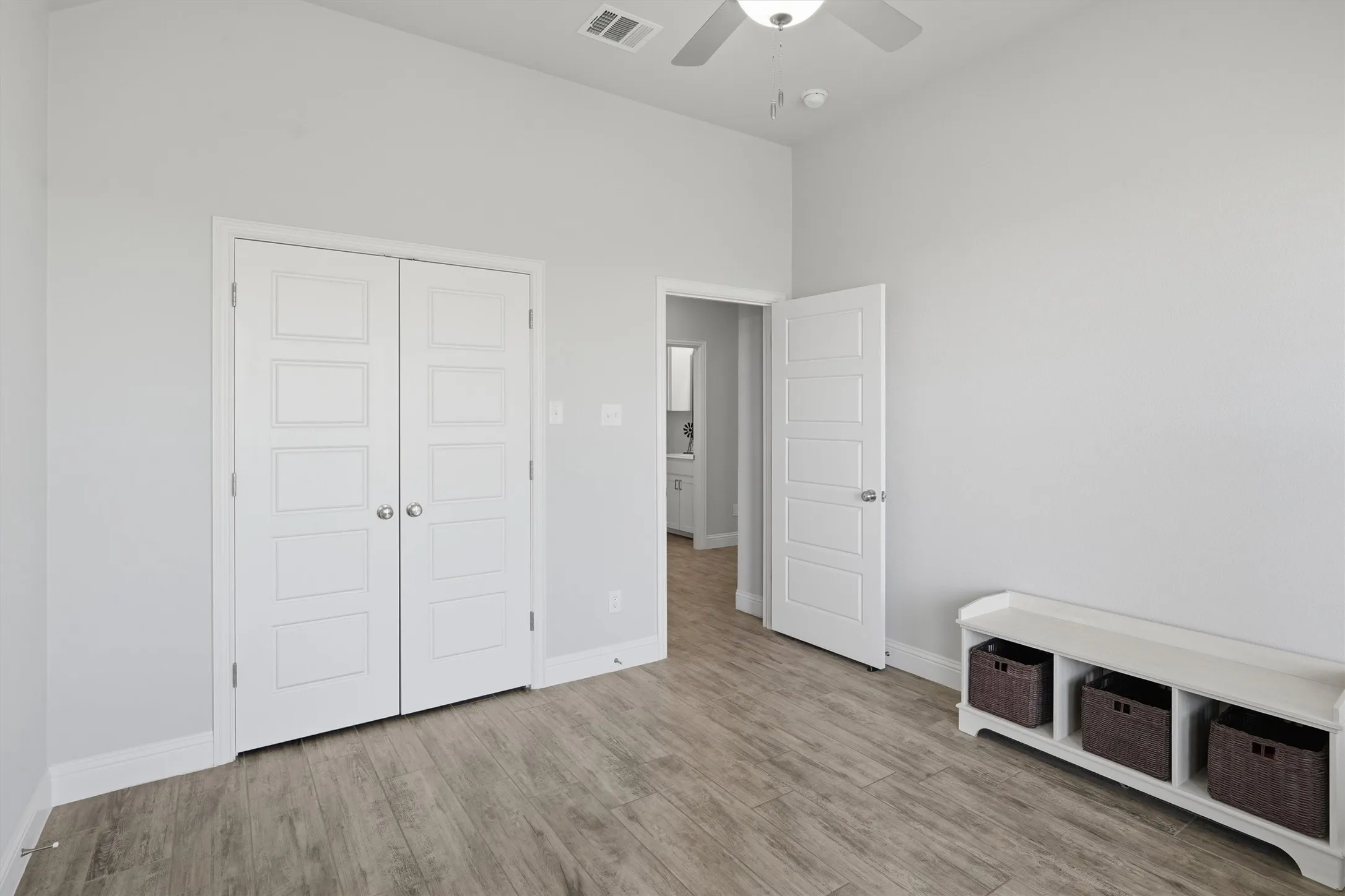 Single Family Residence For Sale in Denton County , 15005 Lost Wagon Street, Justin, Texas 76247, 5 Bedroom, 3 Bathroom, 4 Garage spaces, 2,603 Sqft, built in 2019, mls#21334907, Real Estate Agent in Justin, Homes For Sale in Denton county, Homes For Sale in Justin, Realtor in Justin Texas, Real Estate Brokerage Independent Realty Texas, Luminita Cordes Realtor