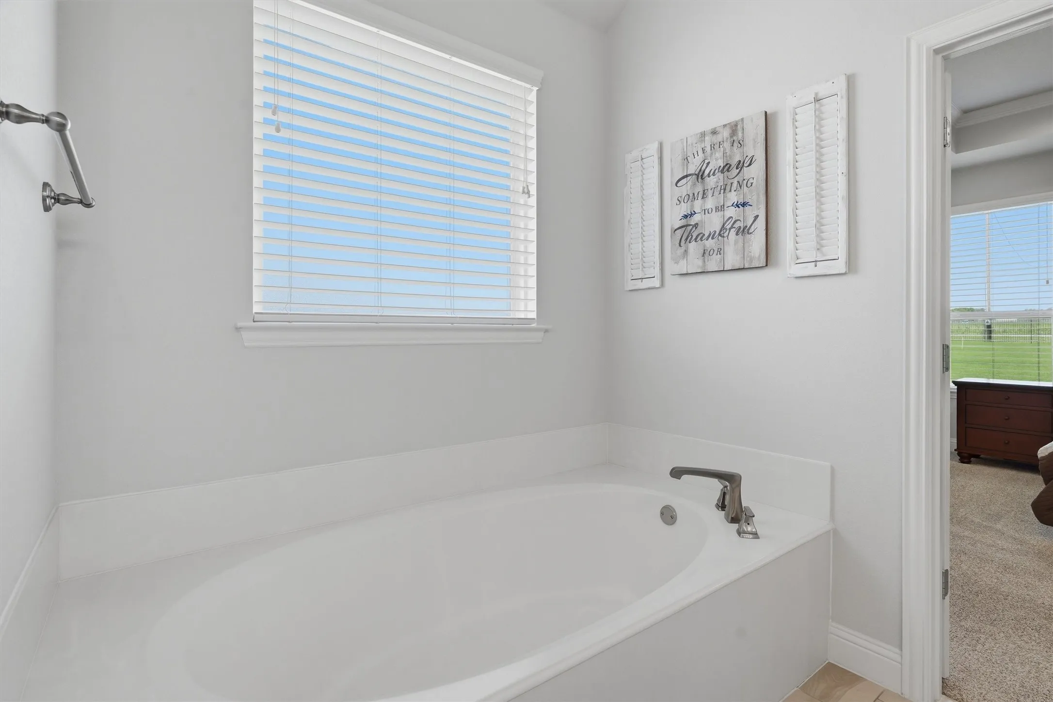 Single Family Residence For Sale in Denton County , 15005 Lost Wagon Street, Justin, Texas 76247, 5 Bedroom, 3 Bathroom, 4 Garage spaces, 2,603 Sqft, built in 2019, mls#21334907, Real Estate Agent in Justin, Homes For Sale in Denton county, Homes For Sale in Justin, Realtor in Justin Texas, Real Estate Brokerage Independent Realty Texas, Luminita Cordes Realtor