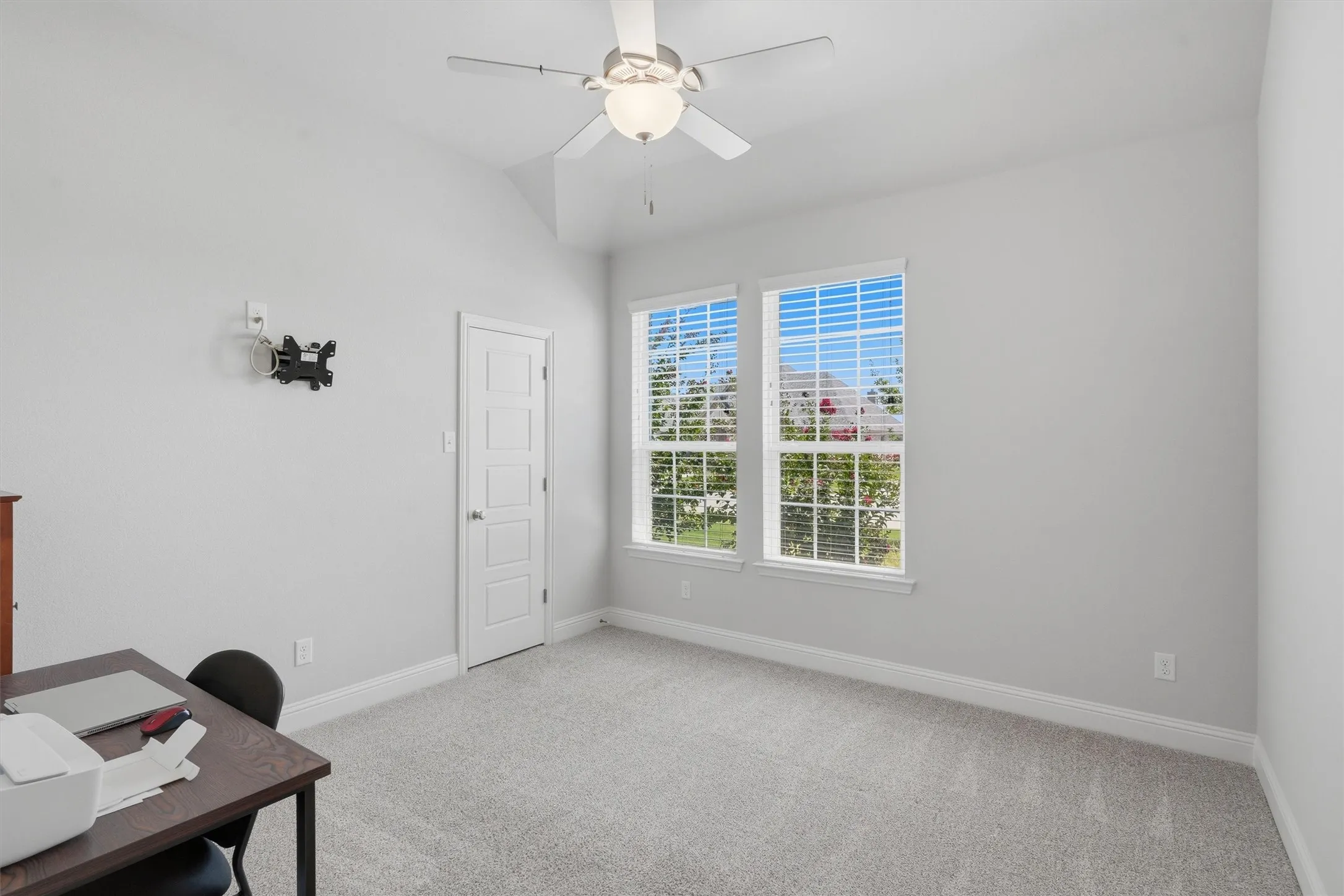 Single Family Residence For Sale in Denton County , 15005 Lost Wagon Street, Justin, Texas 76247, 5 Bedroom, 3 Bathroom, 4 Garage spaces, 2,603 Sqft, built in 2019, mls#21334907, Real Estate Agent in Justin, Homes For Sale in Denton county, Homes For Sale in Justin, Realtor in Justin Texas, Real Estate Brokerage Independent Realty Texas, Luminita Cordes Realtor