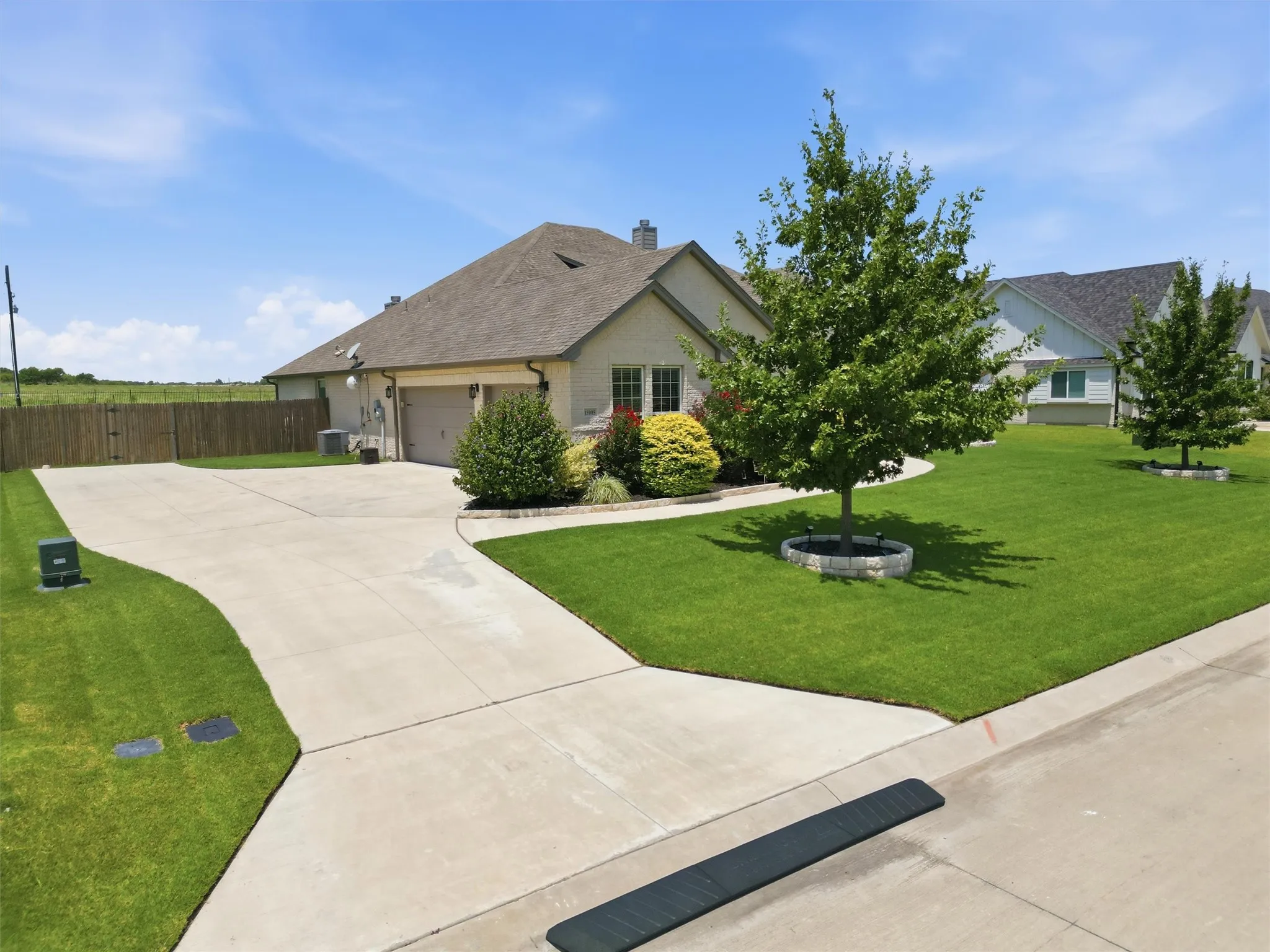 Single Family Residence For Sale in Denton County , 15005 Lost Wagon Street, Justin, Texas 76247, 5 Bedroom, 3 Bathroom, 4 Garage spaces, 2,603 Sqft, built in 2019, mls#21334907, Real Estate Agent in Justin, Homes For Sale in Denton county, Homes For Sale in Justin, Realtor in Justin Texas, Real Estate Brokerage Independent Realty Texas, Luminita Cordes Realtor