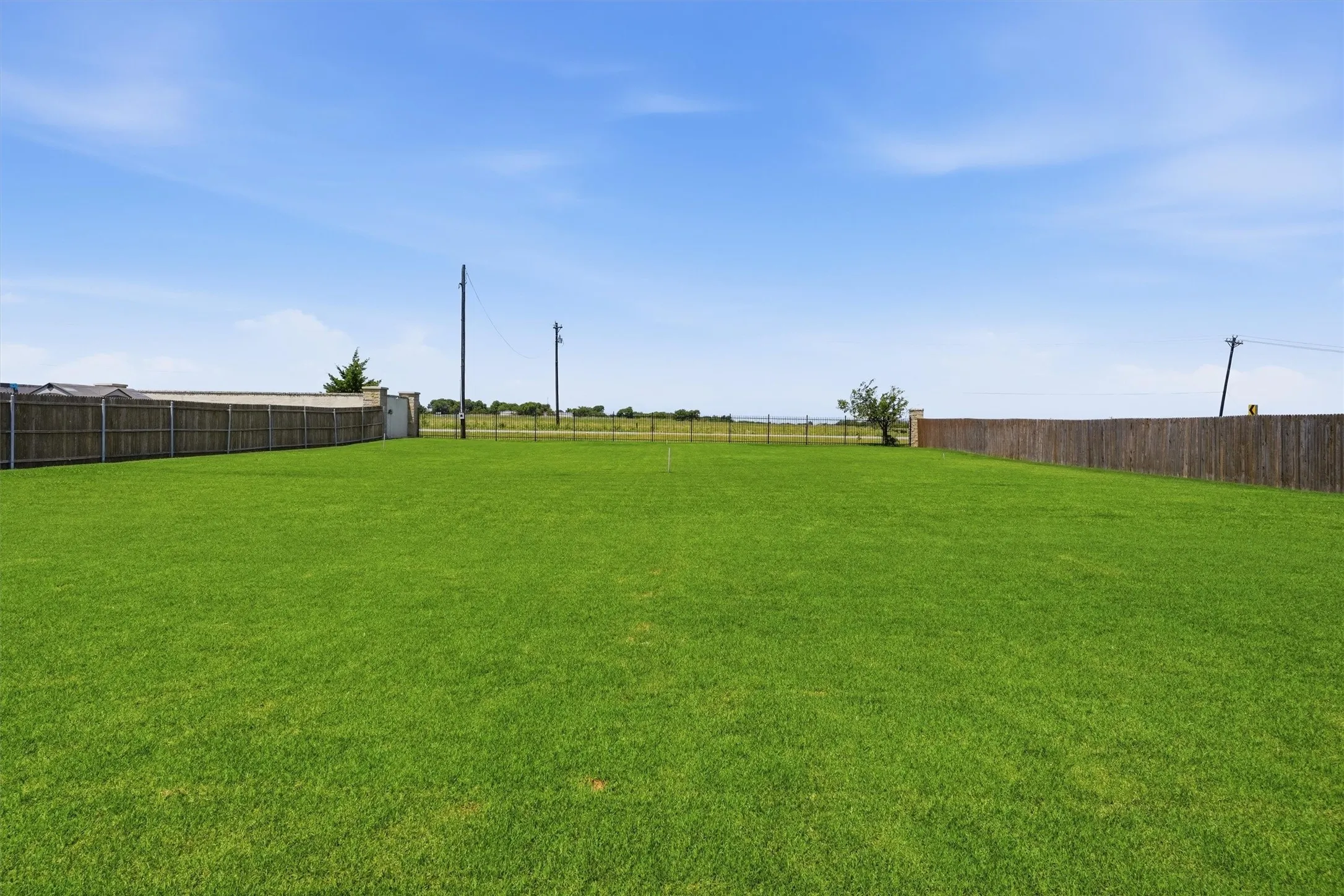 Single Family Residence For Sale in Denton County , 15005 Lost Wagon Street, Justin, Texas 76247, 5 Bedroom, 3 Bathroom, 4 Garage spaces, 2,603 Sqft, built in 2019, mls#21334907, Real Estate Agent in Justin, Homes For Sale in Denton county, Homes For Sale in Justin, Realtor in Justin Texas, Real Estate Brokerage Independent Realty Texas, Luminita Cordes Realtor