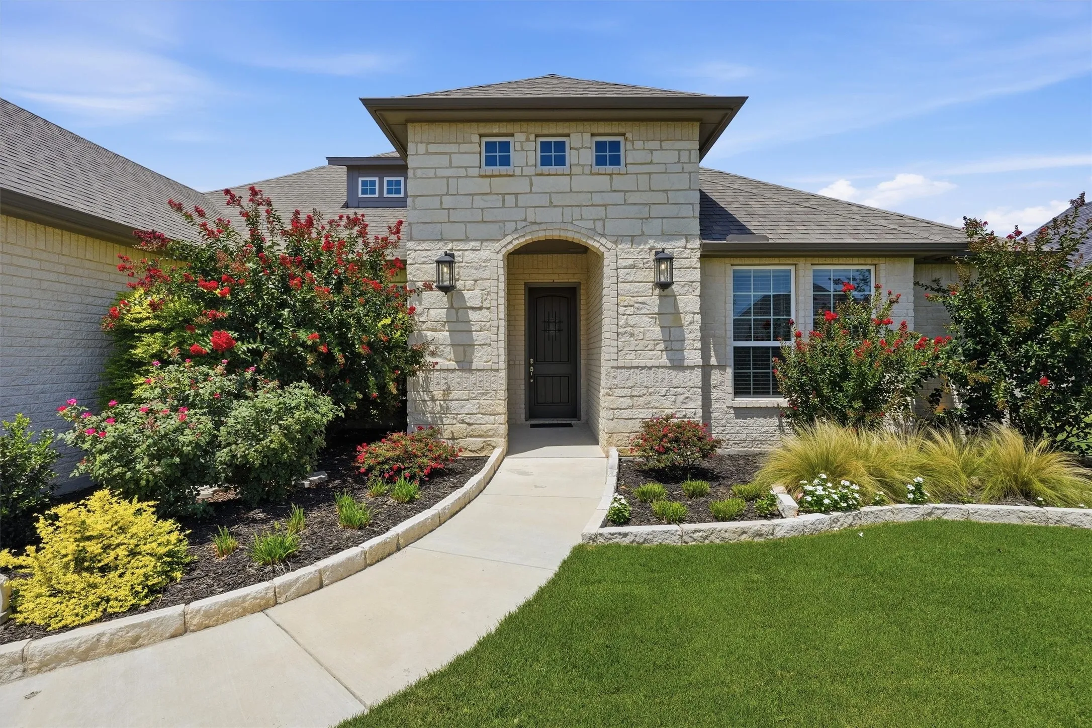 Single Family Residence For Sale in Denton County , 15005 Lost Wagon Street, Justin, Texas 76247, 5 Bedroom, 3 Bathroom, 4 Garage spaces, 2,603 Sqft, built in 2019, mls#21334907, Real Estate Agent in Justin, Homes For Sale in Denton county, Homes For Sale in Justin, Realtor in Justin Texas, Real Estate Brokerage Independent Realty Texas, Luminita Cordes Realtor