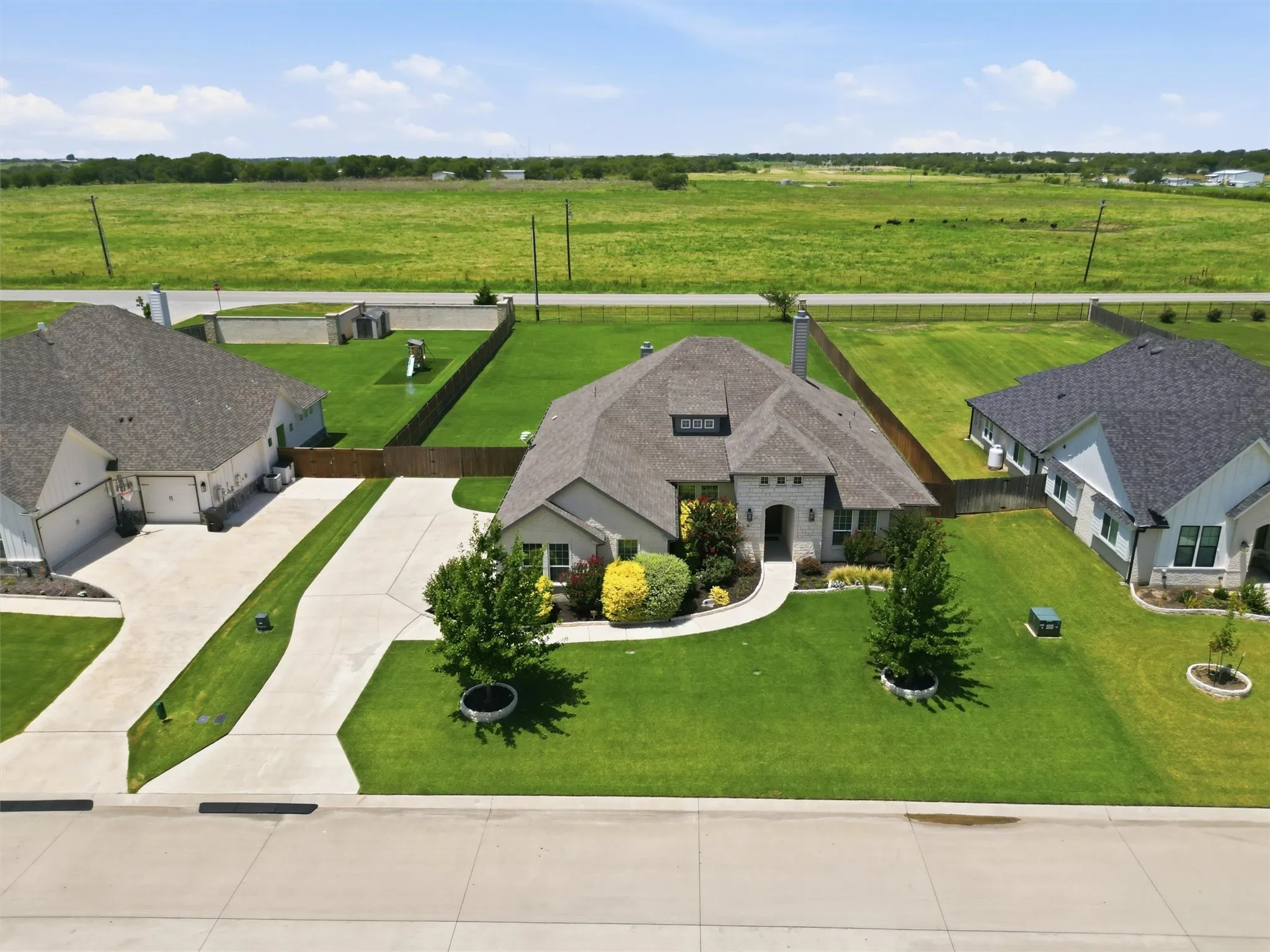 Single Family Residence For Sale in Denton County , 15005 Lost Wagon Street, Justin, Texas 76247, 5 Bedroom, 3 Bathroom, 4 Garage spaces, 2,603 Sqft, built in 2019, mls#21334907, Real Estate Agent in Justin, Homes For Sale in Denton county, Homes For Sale in Justin, Realtor in Justin Texas, Real Estate Brokerage Independent Realty Texas, Luminita Cordes Realtor
