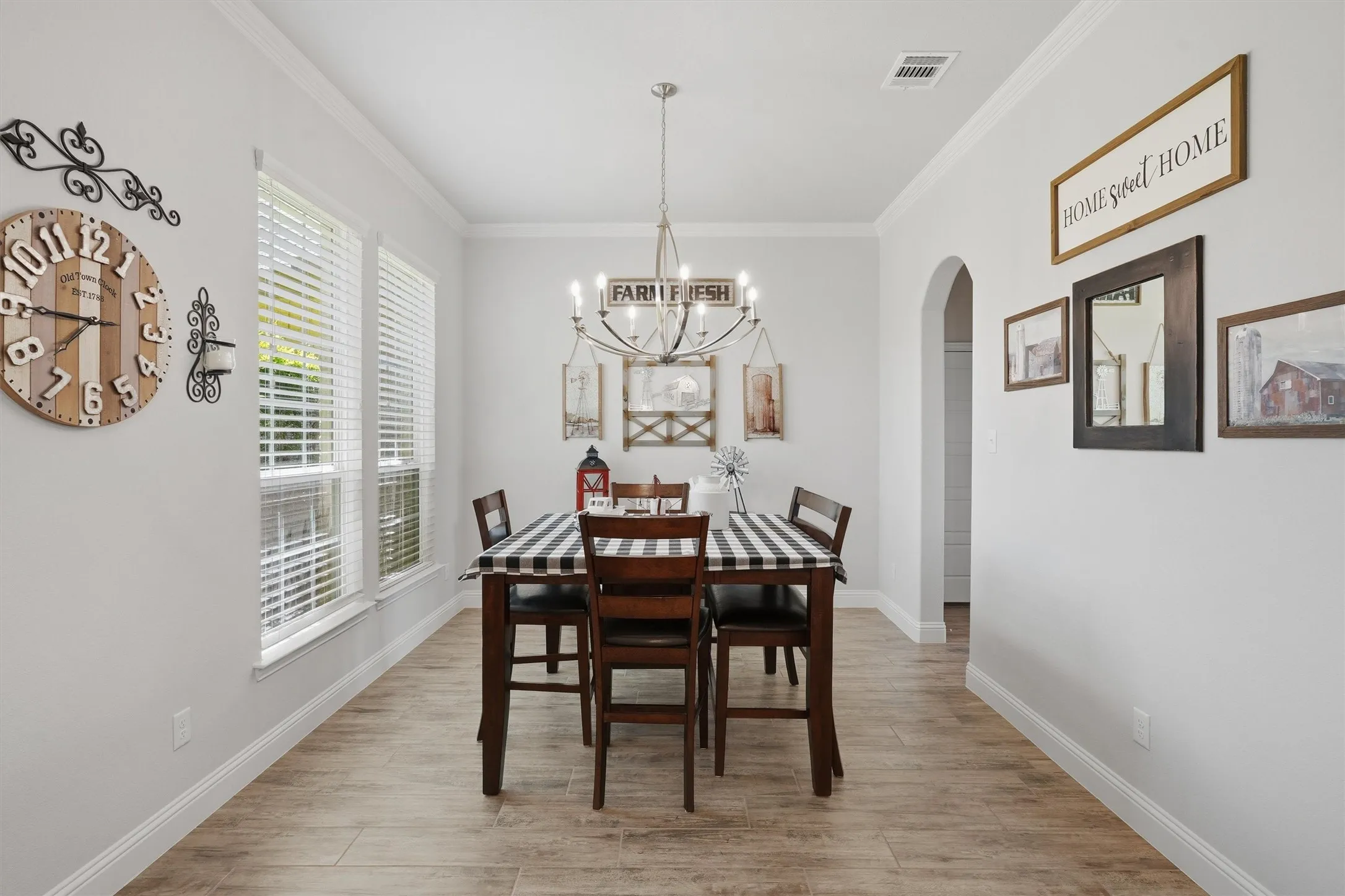 Single Family Residence For Sale in Denton County , 15005 Lost Wagon Street, Justin, Texas 76247, 5 Bedroom, 3 Bathroom, 4 Garage spaces, 2,603 Sqft, built in 2019, mls#21334907, Real Estate Agent in Justin, Homes For Sale in Denton county, Homes For Sale in Justin, Realtor in Justin Texas, Real Estate Brokerage Independent Realty Texas, Luminita Cordes Realtor