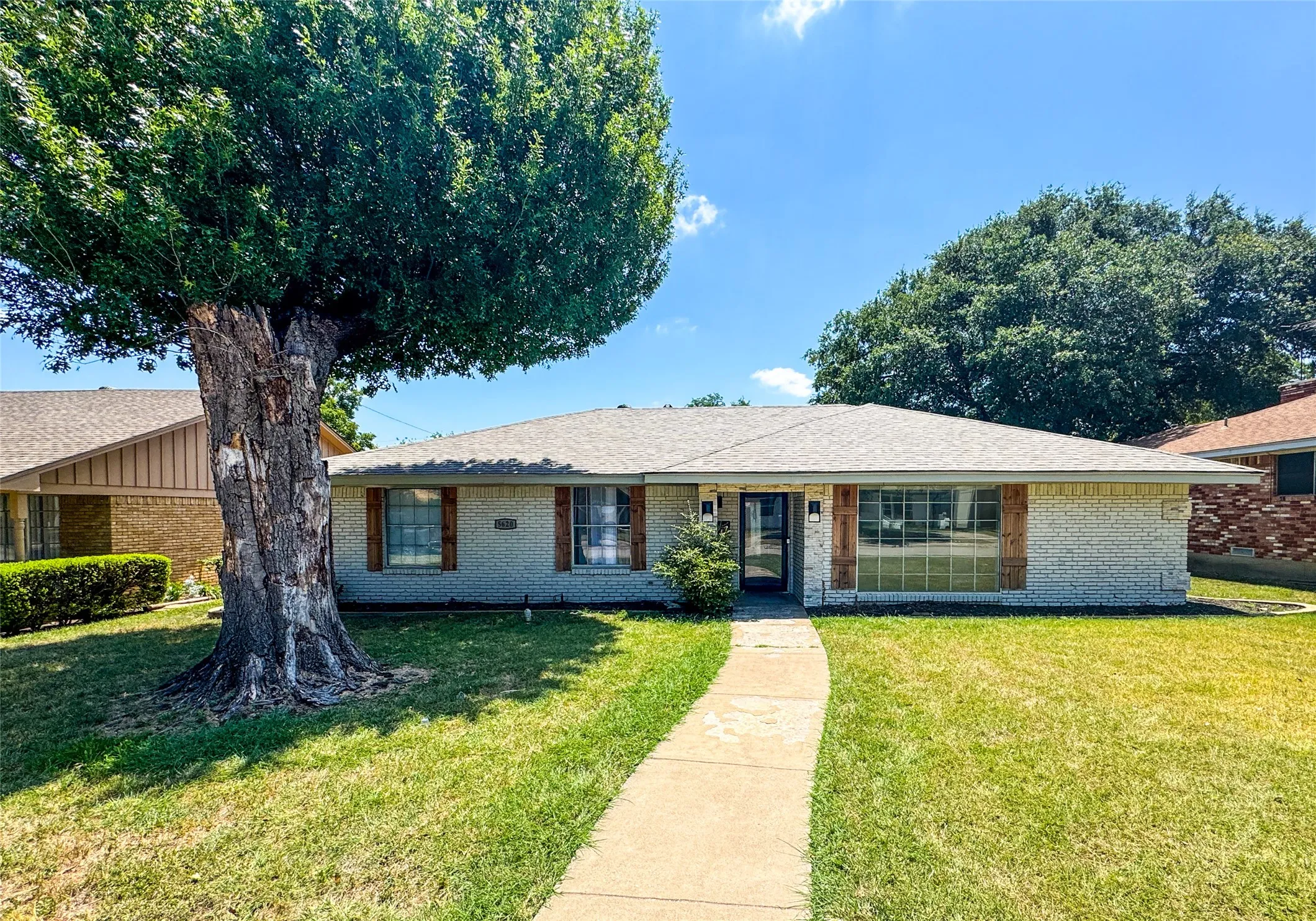 Single Family Residence For Sale in Dallas County , 5620 Marblehead Drive, Dallas, Texas 75232, 3 Bedroom, 2 Bathroom, 2 Garage spaces, 1,646 Sqft, built in 1967, mls#21340742, Real Estate Agent in Dallas, Homes For Sale in Dallas county, Homes For Sale in Dallas, Realtor in Dallas Texas, Real Estate Brokerage Independent Realty Texas, Luminita Cordes Realtor