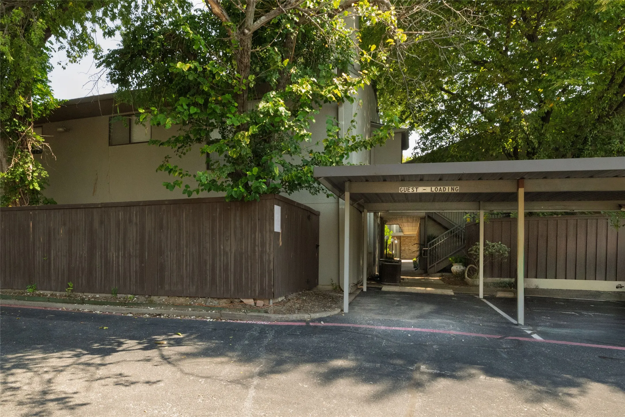 Condominium For Sale in Tarrant County , 4920 Byers Avenue B, Fort Worth, Texas 76107, 2 Bedroom, 2 Bathroom, Garage spaces, 1,026 Sqft, built in 1983, mls#21340859, Real Estate Agent in Fort Worth, Homes For Sale in Tarrant county, Homes For Sale in Fort Worth, Realtor in Fort Worth Texas, Real Estate Brokerage Independent Realty Texas, Luminita Cordes Realtor