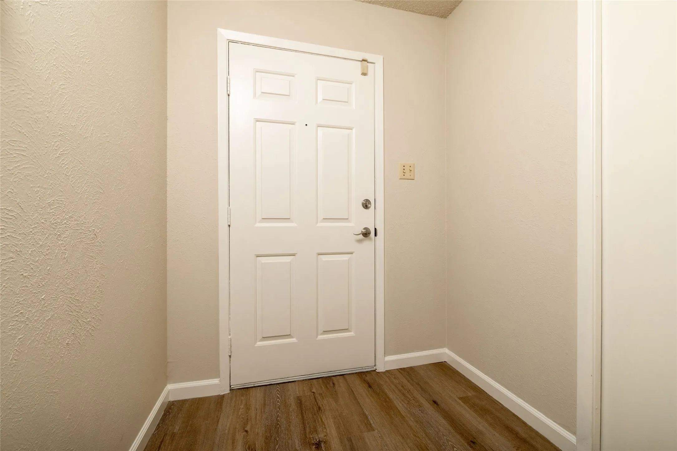Condominium For Sale in Tarrant County , 4920 Byers Avenue B, Fort Worth, Texas 76107, 2 Bedroom, 2 Bathroom, Garage spaces, 1,026 Sqft, built in 1983, mls#21340859, Real Estate Agent in Fort Worth, Homes For Sale in Tarrant county, Homes For Sale in Fort Worth, Realtor in Fort Worth Texas, Real Estate Brokerage Independent Realty Texas, Luminita Cordes Realtor
