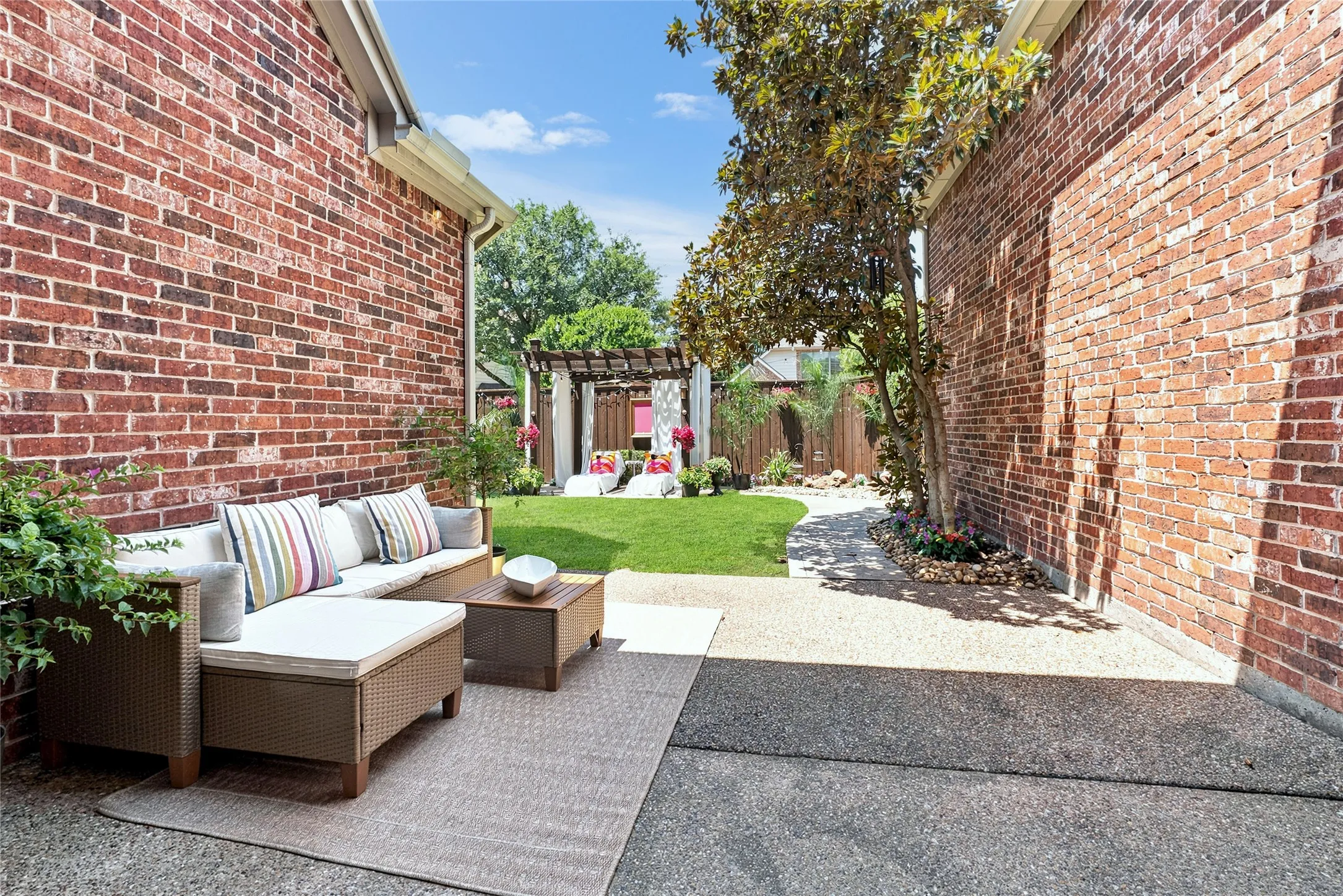 Single Family Residence For Sale in Denton County , 4802 Carnegie Drive, Frisco, Texas 75034, 5 Bedrooms, 4 Bathrooms, 2 Garage spaces, 3,984 Sqft, built in 2002, Price $840,000, mls#21326117, Real Estate Agent in Frisco, Homes For Sale in Denton county, Homes For Sale in Frisco, Realtor in Frisco Texas, Real Estate Brokerage Independent Realty Texas, Luminita Cordes Realtor