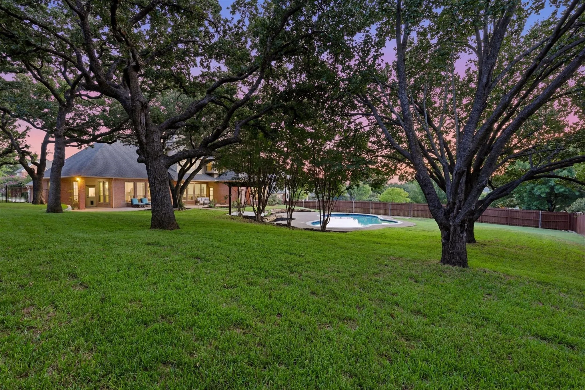 Single Family Residence For Sale in Tarrant County , 614 Llano Court, Southlake, Texas 76092, 5 Bedroom, 4 Bathroom, 3 Garage spaces, 3,614 Sqft, built in 1993, mls#21341100, Real Estate Agent in Southlake, Homes For Sale in Tarrant county, Homes For Sale in Southlake, Realtor in Southlake Texas, Real Estate Brokerage Independent Realty Texas, Luminita Cordes Realtor