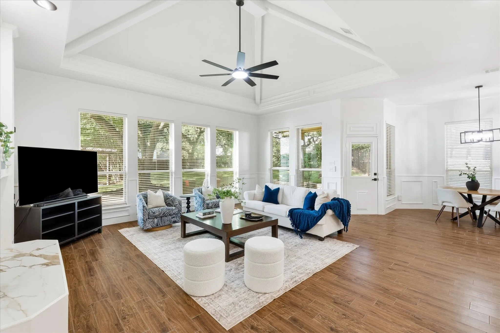 Single Family Residence For Sale in Tarrant County , 614 Llano Court, Southlake, Texas 76092, 5 Bedroom, 4 Bathroom, 3 Garage spaces, 3,614 Sqft, built in 1993, mls#21341100, Real Estate Agent in Southlake, Homes For Sale in Tarrant county, Homes For Sale in Southlake, Realtor in Southlake Texas, Real Estate Brokerage Independent Realty Texas, Luminita Cordes Realtor