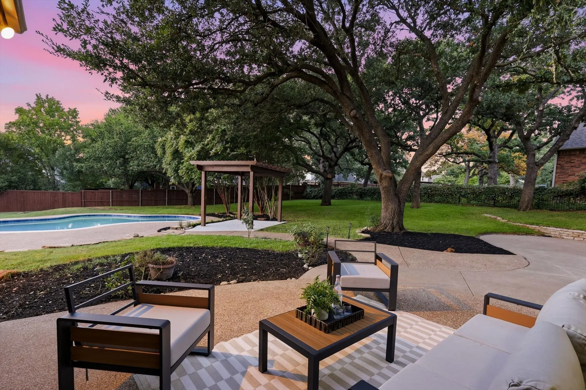 Single Family Residence For Sale in Tarrant County , 614 Llano Court, Southlake, Texas 76092, 5 Bedroom, 4 Bathroom, 3 Garage spaces, 3,614 Sqft, built in 1993, mls#21341100, Real Estate Agent in Southlake, Homes For Sale in Tarrant county, Homes For Sale in Southlake, Realtor in Southlake Texas, Real Estate Brokerage Independent Realty Texas, Luminita Cordes Realtor