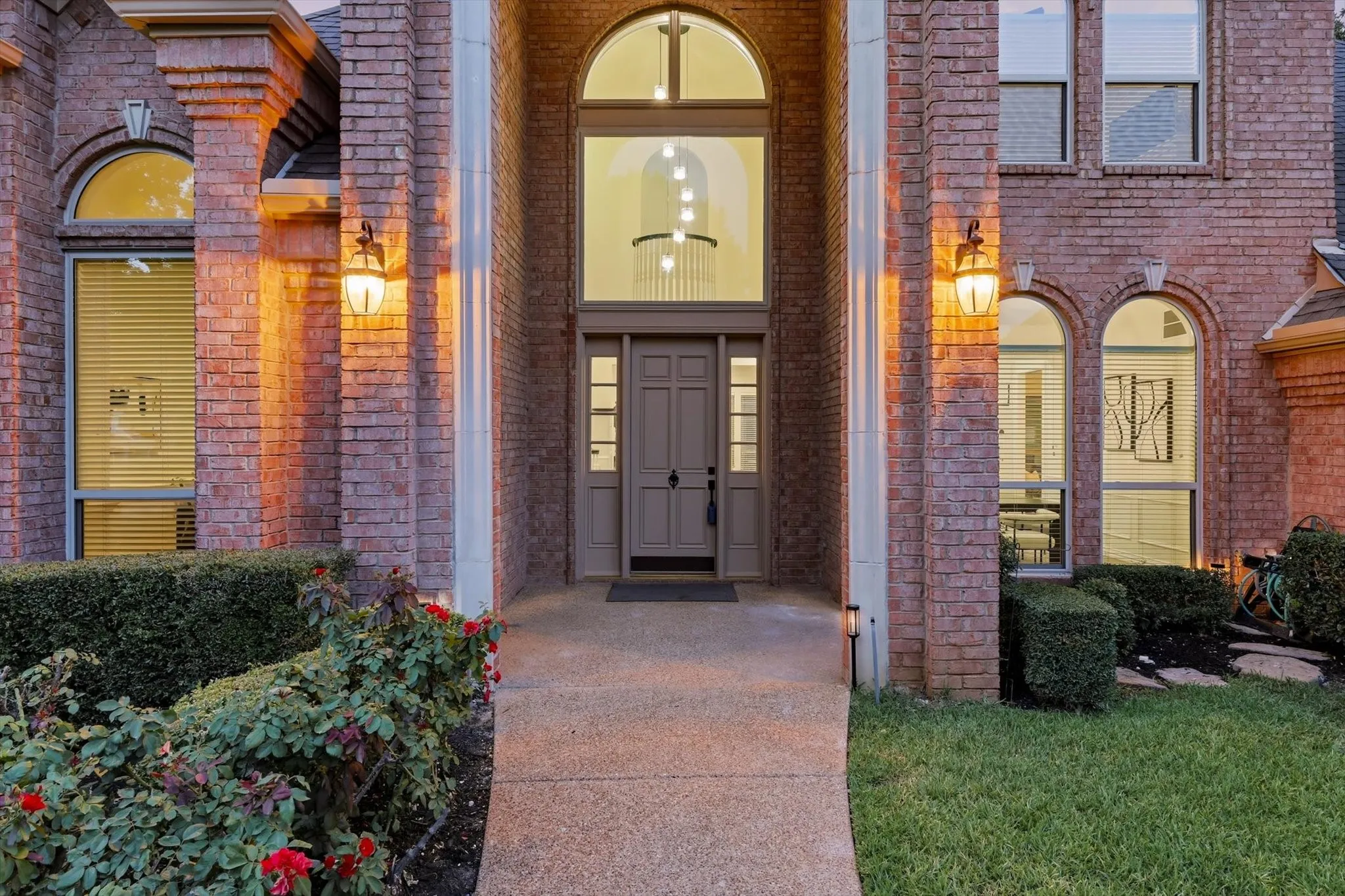 Single Family Residence For Sale in Tarrant County , 614 Llano Court, Southlake, Texas 76092, 5 Bedroom, 4 Bathroom, 3 Garage spaces, 3,614 Sqft, built in 1993, mls#21341100, Real Estate Agent in Southlake, Homes For Sale in Tarrant county, Homes For Sale in Southlake, Realtor in Southlake Texas, Real Estate Brokerage Independent Realty Texas, Luminita Cordes Realtor
