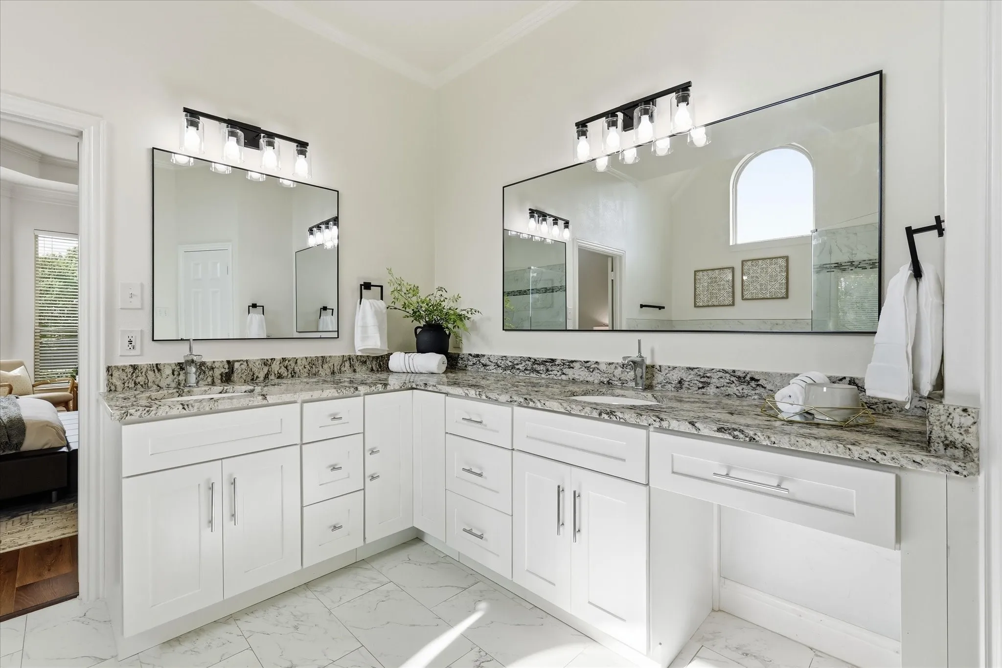 Single Family Residence For Sale in Tarrant County , 614 Llano Court, Southlake, Texas 76092, 5 Bedroom, 4 Bathroom, 3 Garage spaces, 3,614 Sqft, built in 1993, mls#21341100, Real Estate Agent in Southlake, Homes For Sale in Tarrant county, Homes For Sale in Southlake, Realtor in Southlake Texas, Real Estate Brokerage Independent Realty Texas, Luminita Cordes Realtor