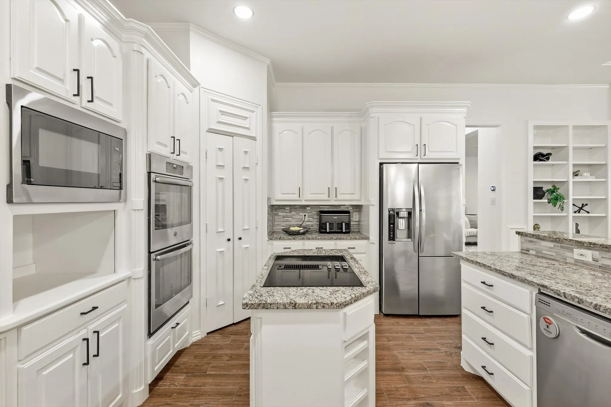 Single Family Residence For Sale in Tarrant County , 614 Llano Court, Southlake, Texas 76092, 5 Bedroom, 4 Bathroom, 3 Garage spaces, 3,614 Sqft, built in 1993, mls#21341100, Real Estate Agent in Southlake, Homes For Sale in Tarrant county, Homes For Sale in Southlake, Realtor in Southlake Texas, Real Estate Brokerage Independent Realty Texas, Luminita Cordes Realtor