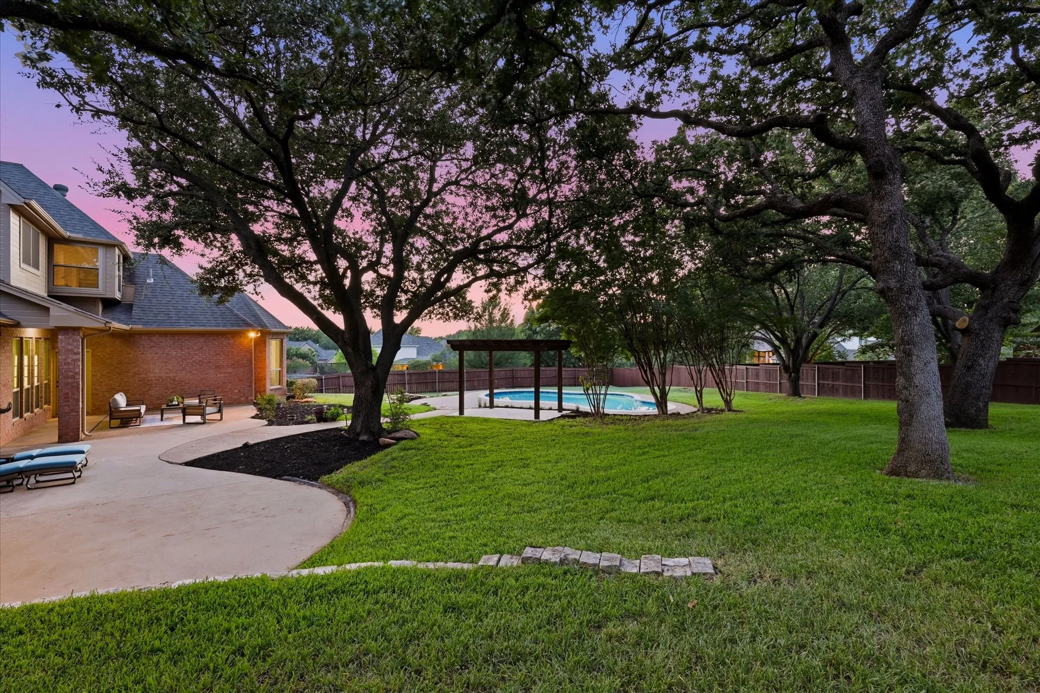 Single Family Residence For Sale in Tarrant County , 614 Llano Court, Southlake, Texas 76092, 5 Bedroom, 4 Bathroom, 3 Garage spaces, 3,614 Sqft, built in 1993, mls#21341100, Real Estate Agent in Southlake, Homes For Sale in Tarrant county, Homes For Sale in Southlake, Realtor in Southlake Texas, Real Estate Brokerage Independent Realty Texas, Luminita Cordes Realtor