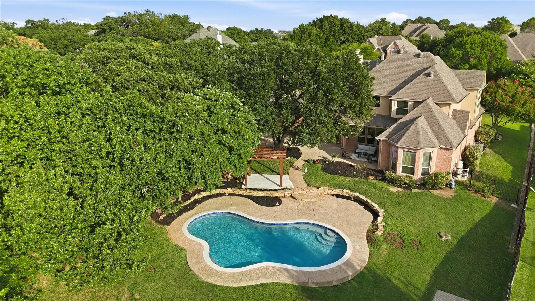 Single Family Residence For Sale in Tarrant County , 614 Llano Court, Southlake, Texas 76092, 5 Bedroom, 4 Bathroom, 3 Garage spaces, 3,614 Sqft, built in 1993, mls#21341100, Real Estate Agent in Southlake, Homes For Sale in Tarrant county, Homes For Sale in Southlake, Realtor in Southlake Texas, Real Estate Brokerage Independent Realty Texas, Luminita Cordes Realtor