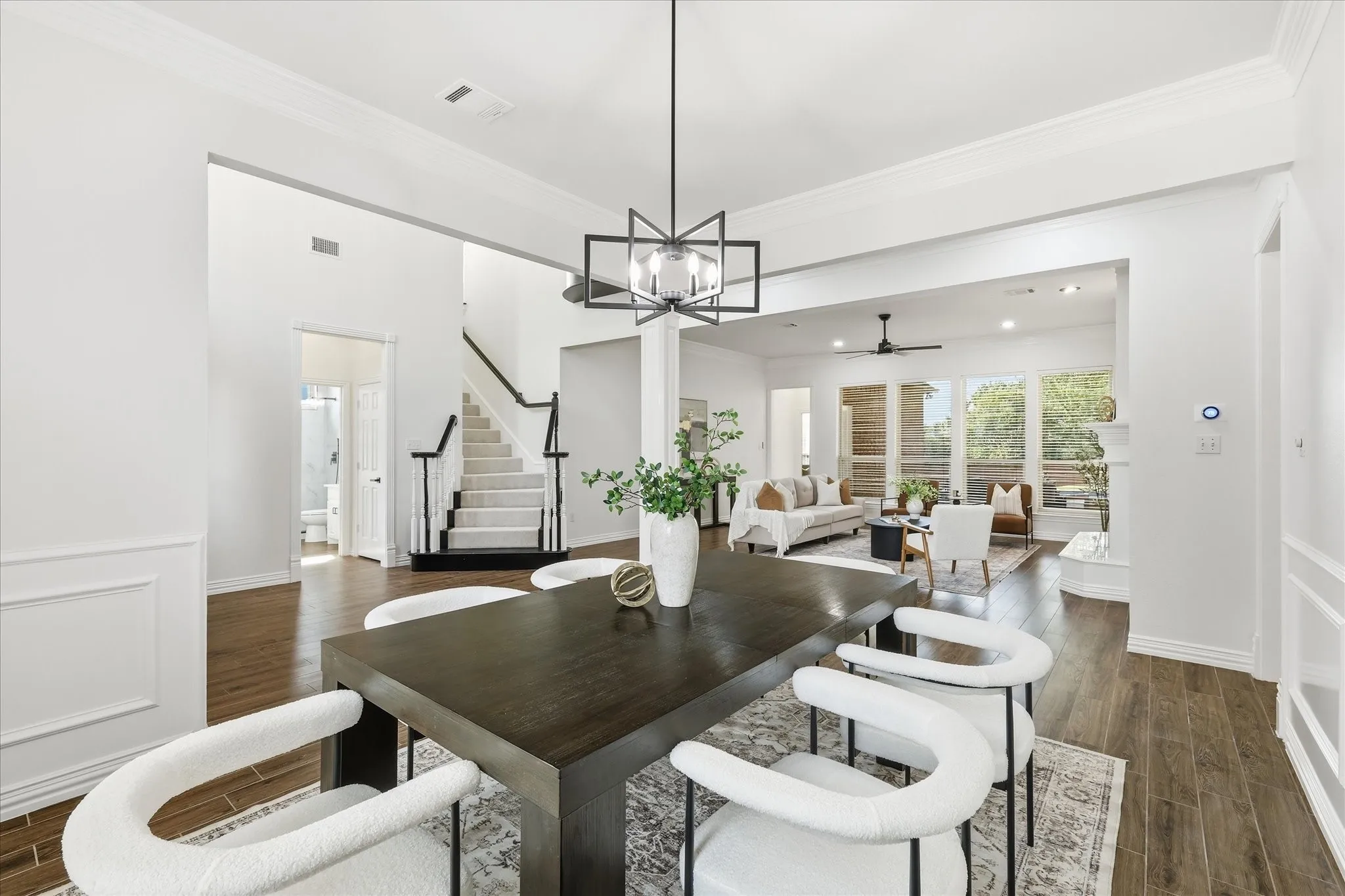 Single Family Residence For Sale in Tarrant County , 614 Llano Court, Southlake, Texas 76092, 5 Bedroom, 4 Bathroom, 3 Garage spaces, 3,614 Sqft, built in 1993, mls#21341100, Real Estate Agent in Southlake, Homes For Sale in Tarrant county, Homes For Sale in Southlake, Realtor in Southlake Texas, Real Estate Brokerage Independent Realty Texas, Luminita Cordes Realtor