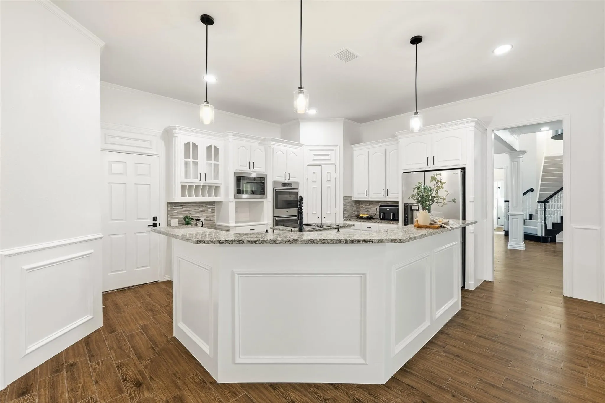 Single Family Residence For Sale in Tarrant County , 614 Llano Court, Southlake, Texas 76092, 5 Bedroom, 4 Bathroom, 3 Garage spaces, 3,614 Sqft, built in 1993, mls#21341100, Real Estate Agent in Southlake, Homes For Sale in Tarrant county, Homes For Sale in Southlake, Realtor in Southlake Texas, Real Estate Brokerage Independent Realty Texas, Luminita Cordes Realtor