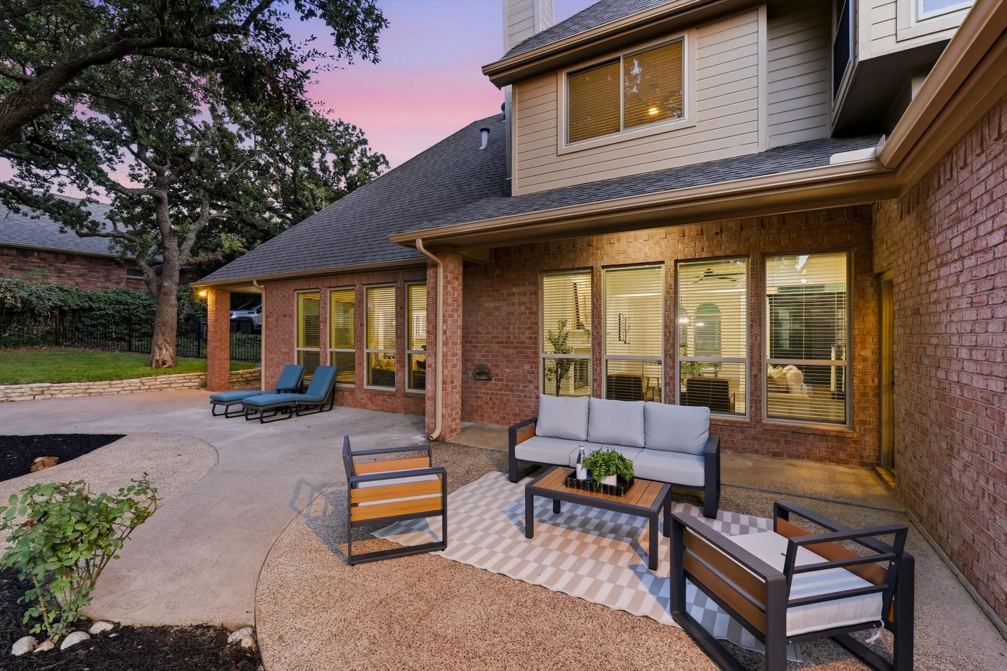 Single Family Residence For Sale in Tarrant County , 614 Llano Court, Southlake, Texas 76092, 5 Bedroom, 4 Bathroom, 3 Garage spaces, 3,614 Sqft, built in 1993, mls#21341100, Real Estate Agent in Southlake, Homes For Sale in Tarrant county, Homes For Sale in Southlake, Realtor in Southlake Texas, Real Estate Brokerage Independent Realty Texas, Luminita Cordes Realtor
