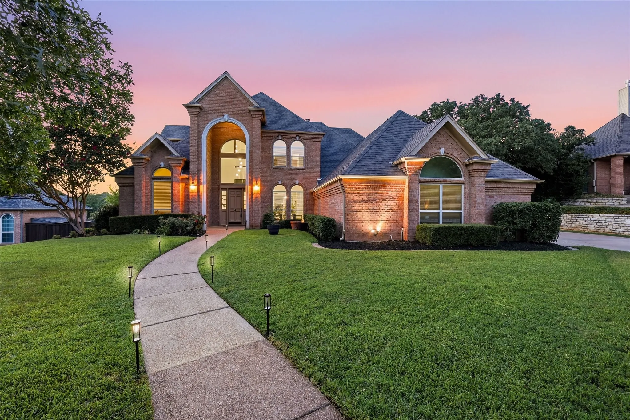 Single Family Residence For Sale in Tarrant County , 614 Llano Court, Southlake, Texas 76092, 5 Bedroom, 4 Bathroom, 3 Garage spaces, 3,614 Sqft, built in 1993, mls#21341100, Real Estate Agent in Southlake, Homes For Sale in Tarrant county, Homes For Sale in Southlake, Realtor in Southlake Texas, Real Estate Brokerage Independent Realty Texas, Luminita Cordes Realtor