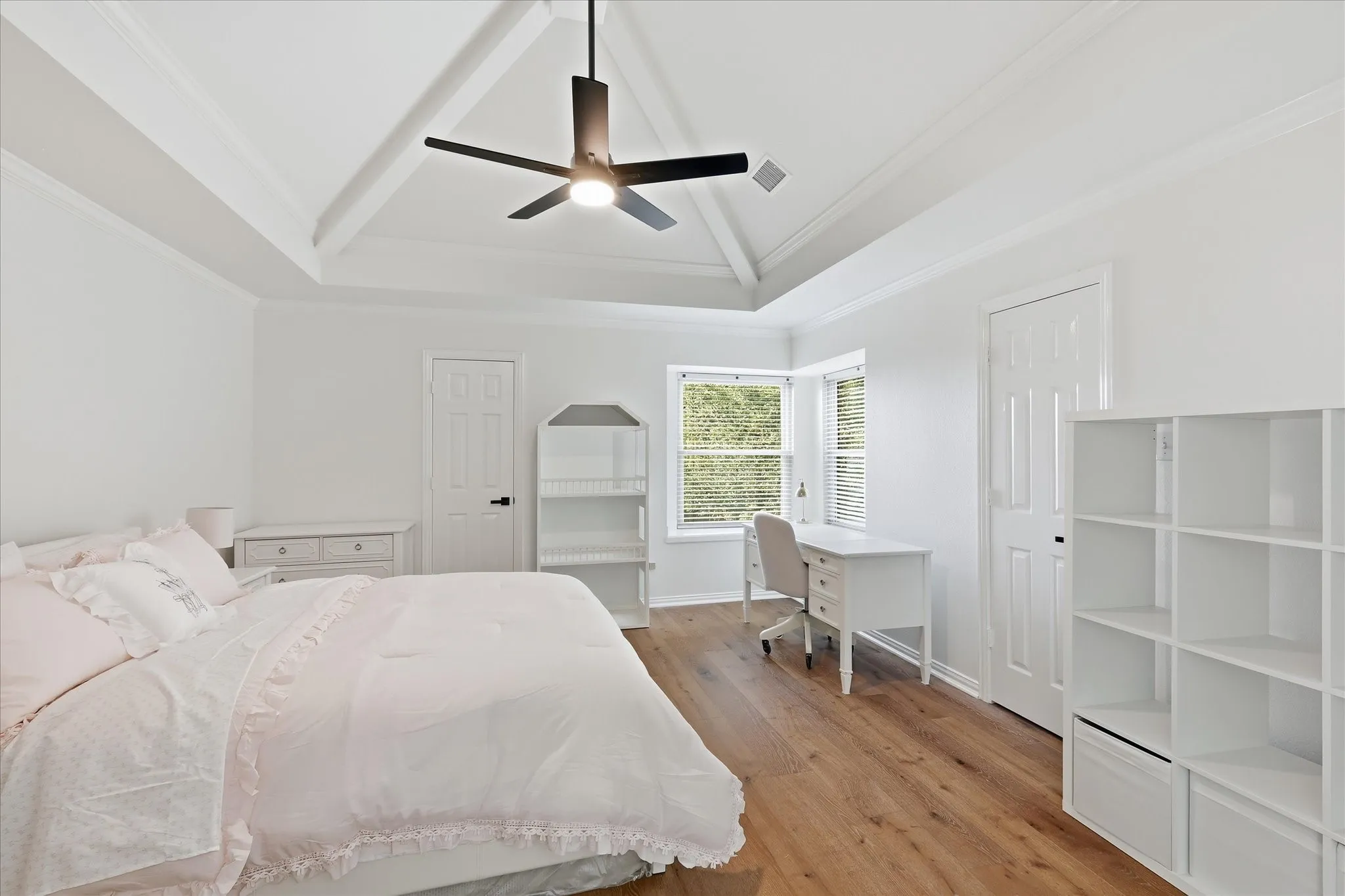 Single Family Residence For Sale in Tarrant County , 614 Llano Court, Southlake, Texas 76092, 5 Bedroom, 4 Bathroom, 3 Garage spaces, 3,614 Sqft, built in 1993, mls#21341100, Real Estate Agent in Southlake, Homes For Sale in Tarrant county, Homes For Sale in Southlake, Realtor in Southlake Texas, Real Estate Brokerage Independent Realty Texas, Luminita Cordes Realtor