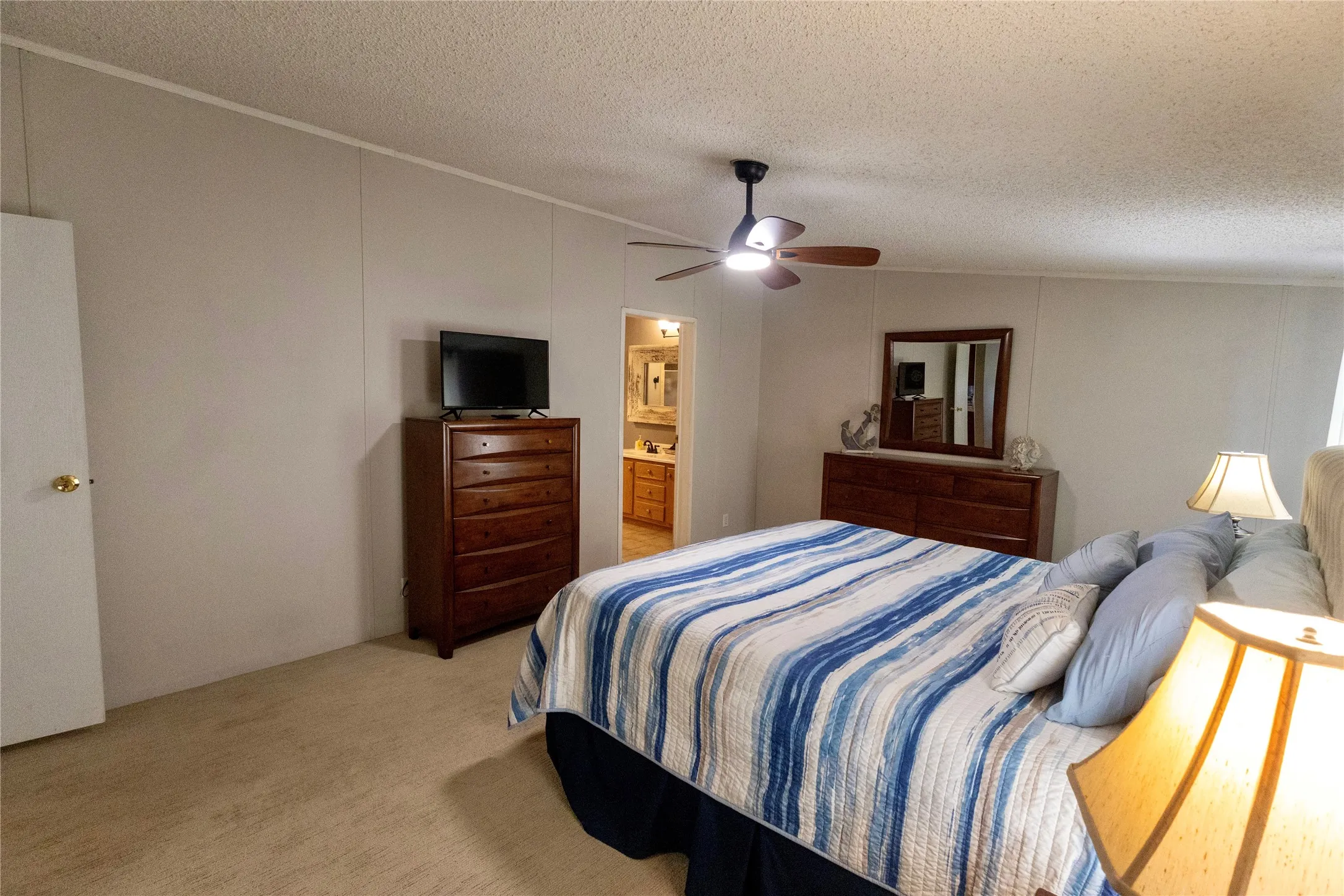Manufactured Home For Sale in Palo Pinto County , 1047 Airport Road, Graford, Texas 76449, 3 Bedroom, 2 Bathroom, 2 Garage spaces, 2,016 Sqft, built in 2000, mls#21338578, Real Estate Agent in Graford, Homes For Sale in Palo Pinto county, Homes For Sale in Graford, Realtor in Graford Texas, Real Estate Brokerage Independent Realty Texas, Luminita Cordes Realtor