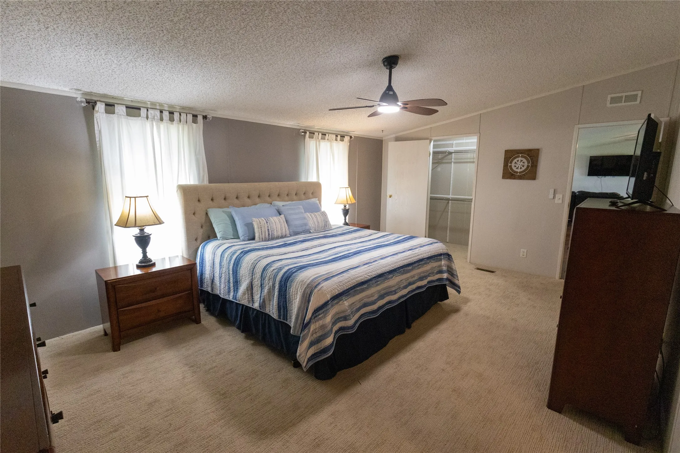 Manufactured Home For Sale in Palo Pinto County , 1047 Airport Road, Graford, Texas 76449, 3 Bedroom, 2 Bathroom, 2 Garage spaces, 2,016 Sqft, built in 2000, mls#21338578, Real Estate Agent in Graford, Homes For Sale in Palo Pinto county, Homes For Sale in Graford, Realtor in Graford Texas, Real Estate Brokerage Independent Realty Texas, Luminita Cordes Realtor