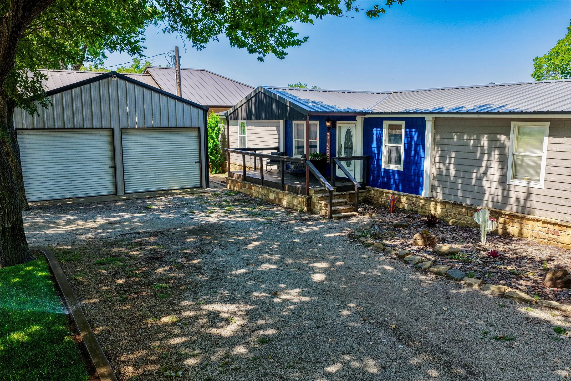 Manufactured Home For Sale in Palo Pinto County , 1047 Airport Road, Graford, Texas 76449, 3 Bedroom, 2 Bathroom, 2 Garage spaces, 2,016 Sqft, built in 2000, mls#21338578, Real Estate Agent in Graford, Homes For Sale in Palo Pinto county, Homes For Sale in Graford, Realtor in Graford Texas, Real Estate Brokerage Independent Realty Texas, Luminita Cordes Realtor