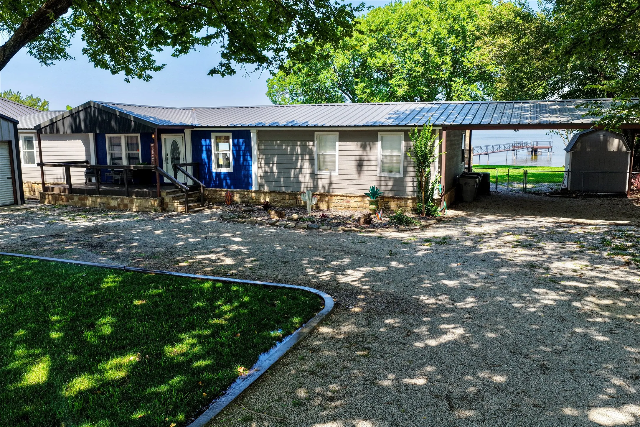 Manufactured Home For Sale in Palo Pinto County , 1047 Airport Road, Graford, Texas 76449, 3 Bedroom, 2 Bathroom, 2 Garage spaces, 2,016 Sqft, built in 2000, mls#21338578, Real Estate Agent in Graford, Homes For Sale in Palo Pinto county, Homes For Sale in Graford, Realtor in Graford Texas, Real Estate Brokerage Independent Realty Texas, Luminita Cordes Realtor
