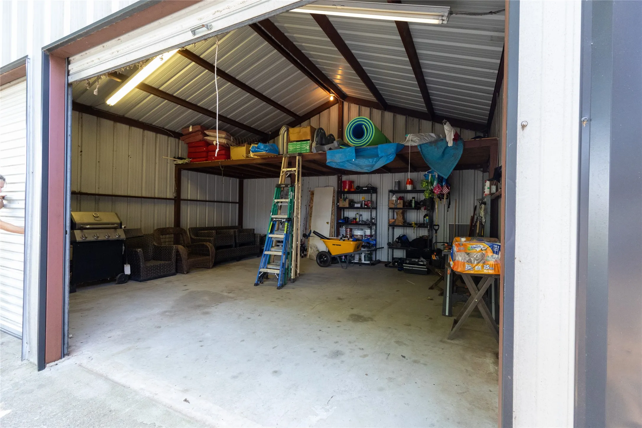 Manufactured Home For Sale in Palo Pinto County , 1047 Airport Road, Graford, Texas 76449, 3 Bedroom, 2 Bathroom, 2 Garage spaces, 2,016 Sqft, built in 2000, mls#21338578, Real Estate Agent in Graford, Homes For Sale in Palo Pinto county, Homes For Sale in Graford, Realtor in Graford Texas, Real Estate Brokerage Independent Realty Texas, Luminita Cordes Realtor