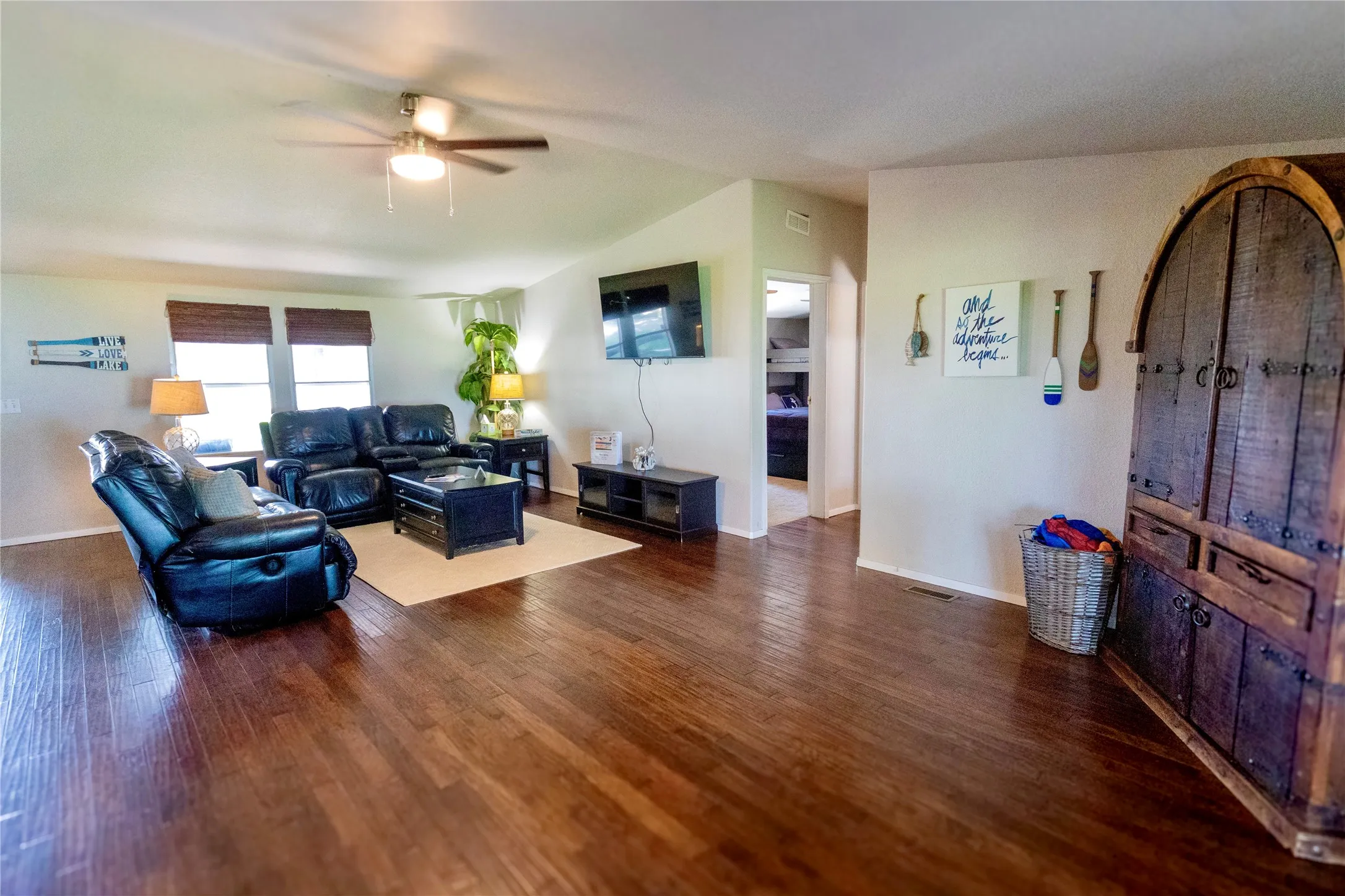 Manufactured Home For Sale in Palo Pinto County , 1047 Airport Road, Graford, Texas 76449, 3 Bedroom, 2 Bathroom, 2 Garage spaces, 2,016 Sqft, built in 2000, mls#21338578, Real Estate Agent in Graford, Homes For Sale in Palo Pinto county, Homes For Sale in Graford, Realtor in Graford Texas, Real Estate Brokerage Independent Realty Texas, Luminita Cordes Realtor