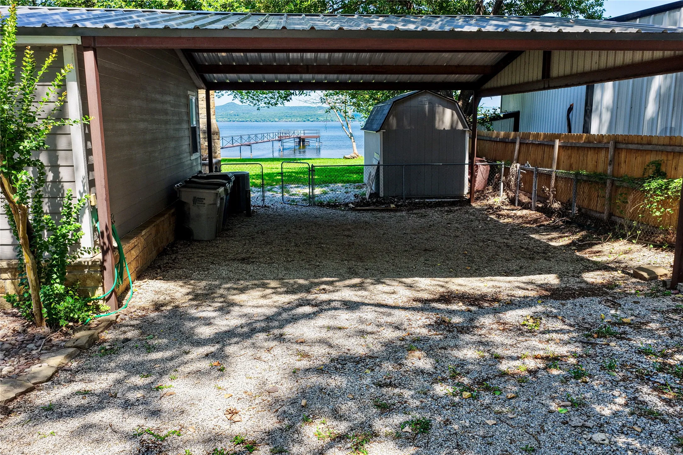 Manufactured Home For Sale in Palo Pinto County , 1047 Airport Road, Graford, Texas 76449, 3 Bedroom, 2 Bathroom, 2 Garage spaces, 2,016 Sqft, built in 2000, mls#21338578, Real Estate Agent in Graford, Homes For Sale in Palo Pinto county, Homes For Sale in Graford, Realtor in Graford Texas, Real Estate Brokerage Independent Realty Texas, Luminita Cordes Realtor