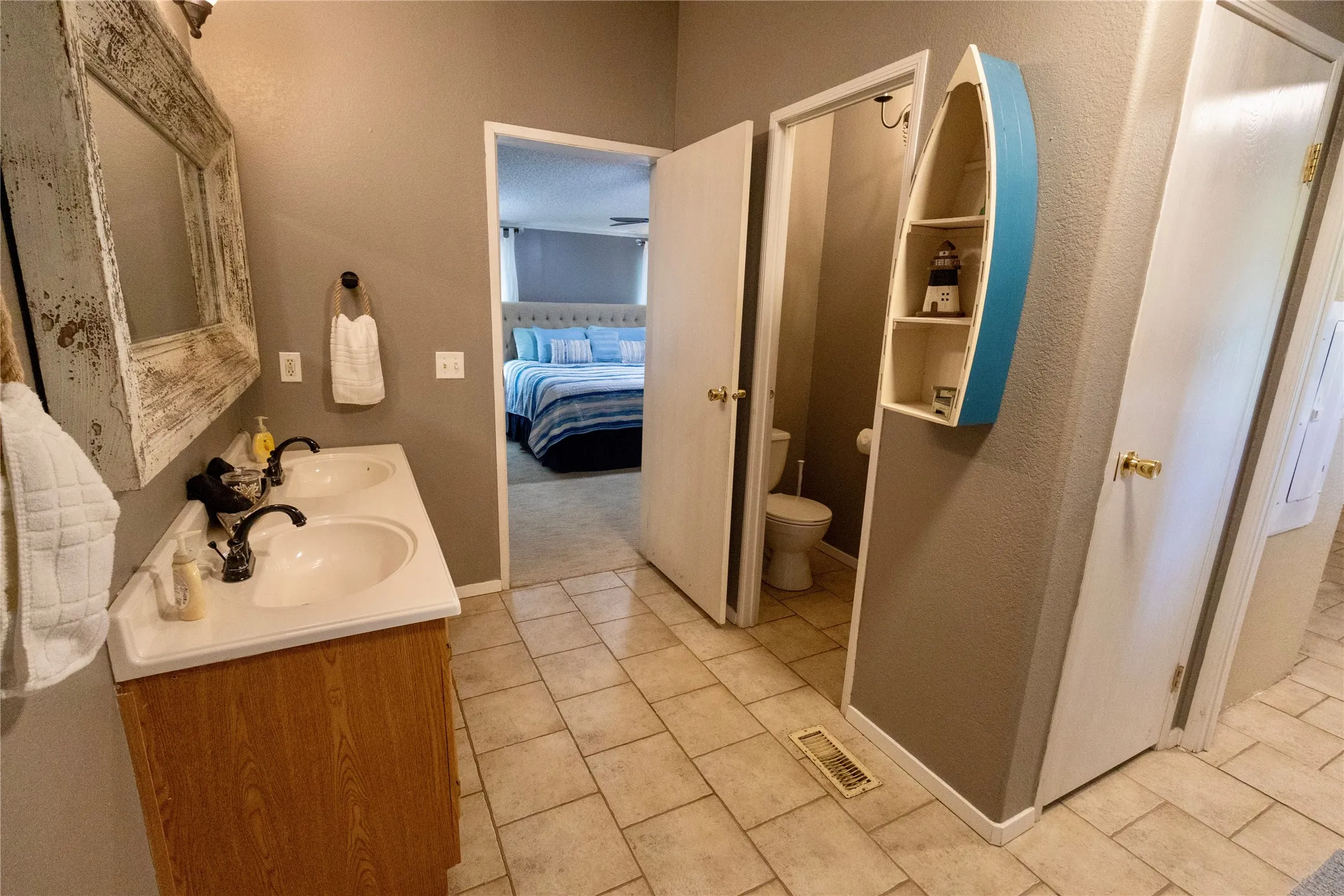Manufactured Home For Sale in Palo Pinto County , 1047 Airport Road, Graford, Texas 76449, 3 Bedroom, 2 Bathroom, 2 Garage spaces, 2,016 Sqft, built in 2000, mls#21338578, Real Estate Agent in Graford, Homes For Sale in Palo Pinto county, Homes For Sale in Graford, Realtor in Graford Texas, Real Estate Brokerage Independent Realty Texas, Luminita Cordes Realtor