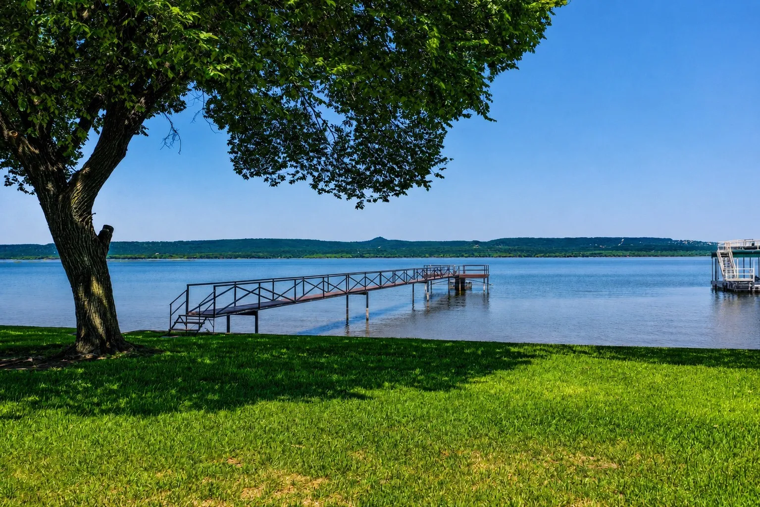 Manufactured Home For Sale in Palo Pinto County , 1047 Airport Road, Graford, Texas 76449, 3 Bedroom, 2 Bathroom, 2 Garage spaces, 2,016 Sqft, built in 2000, mls#21338578, Real Estate Agent in Graford, Homes For Sale in Palo Pinto county, Homes For Sale in Graford, Realtor in Graford Texas, Real Estate Brokerage Independent Realty Texas, Luminita Cordes Realtor