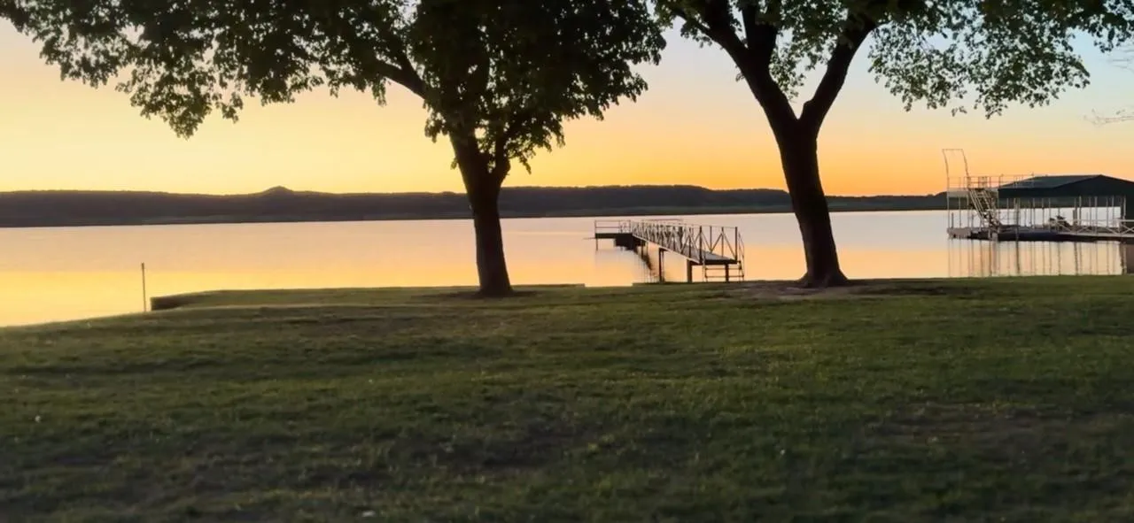 Manufactured Home For Sale in Palo Pinto County , 1047 Airport Road, Graford, Texas 76449, 3 Bedroom, 2 Bathroom, 2 Garage spaces, 2,016 Sqft, built in 2000, mls#21338578, Real Estate Agent in Graford, Homes For Sale in Palo Pinto county, Homes For Sale in Graford, Realtor in Graford Texas, Real Estate Brokerage Independent Realty Texas, Luminita Cordes Realtor