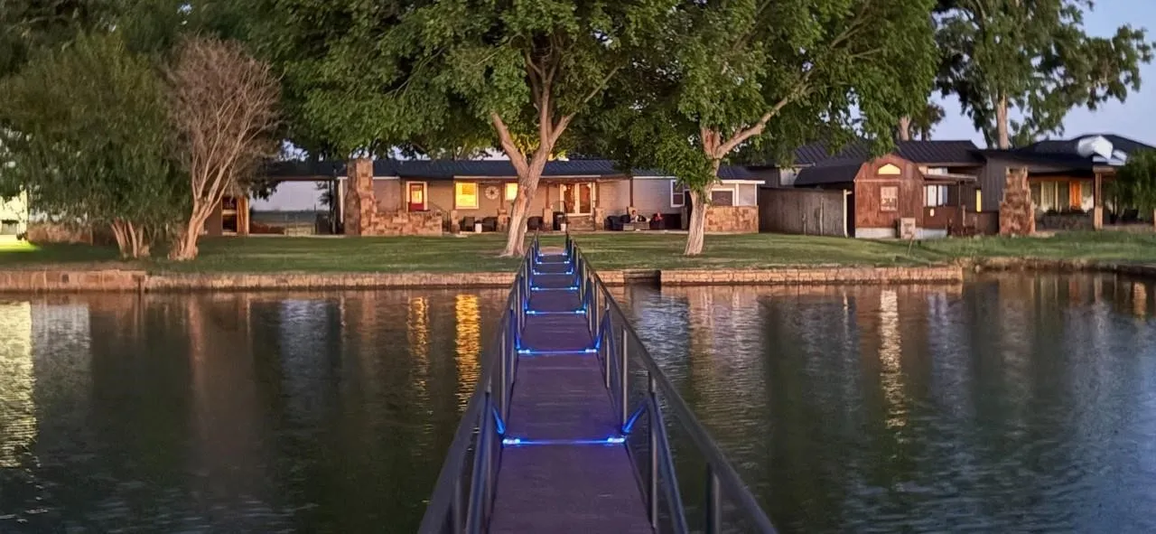 Manufactured Home For Sale in Palo Pinto County , 1047 Airport Road, Graford, Texas 76449, 3 Bedroom, 2 Bathroom, 2 Garage spaces, 2,016 Sqft, built in 2000, mls#21338578, Real Estate Agent in Graford, Homes For Sale in Palo Pinto county, Homes For Sale in Graford, Realtor in Graford Texas, Real Estate Brokerage Independent Realty Texas, Luminita Cordes Realtor
