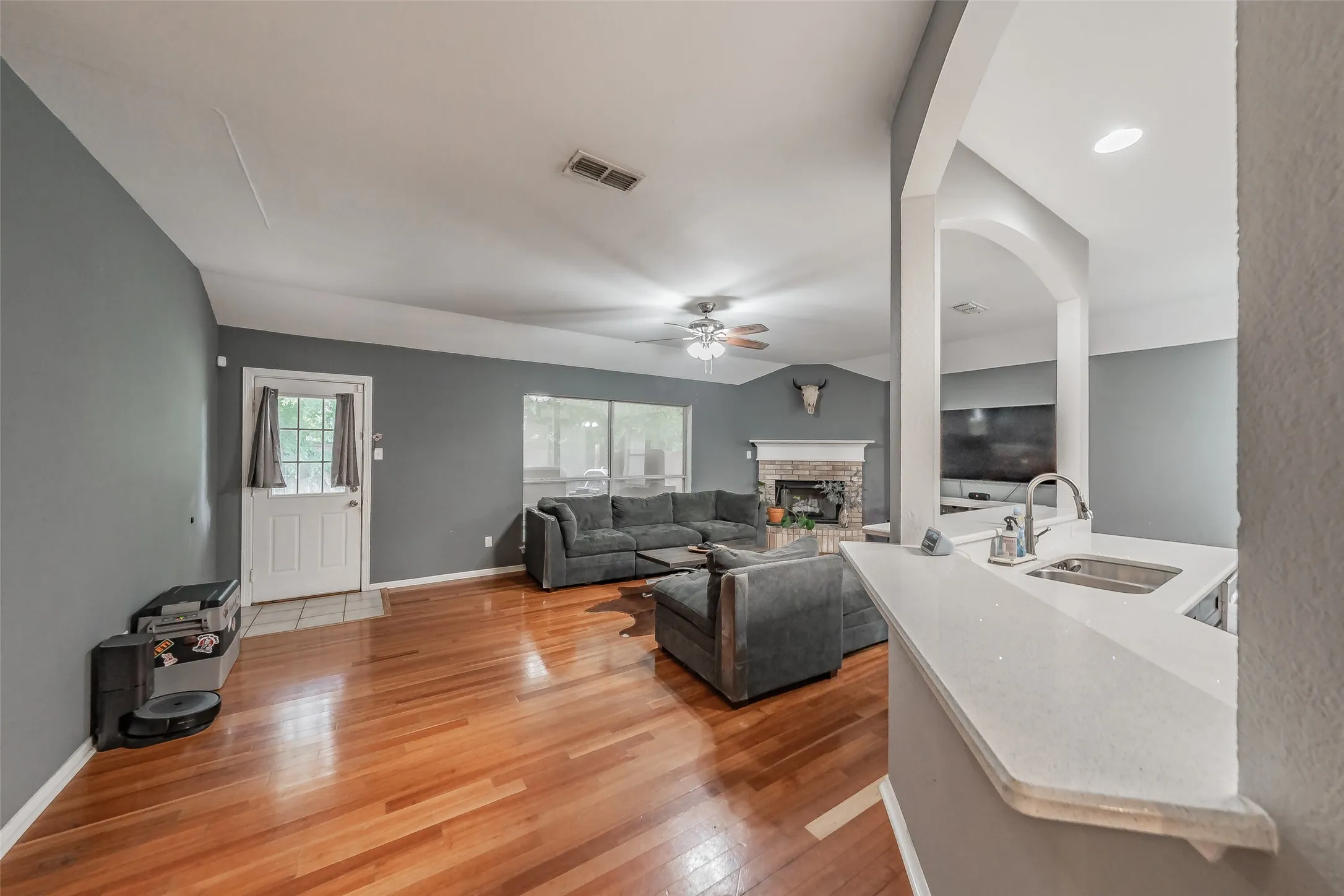 Single Family Residence For Sale in Tarrant County , 137 Roberts Drive, Saginaw, Texas 76179, 3 Bedroom, 2 Bathroom, 2 Garage spaces, 1,707 Sqft, built in 1999, mls#21340868, Real Estate Agent in Saginaw, Homes For Sale in Tarrant county, Homes For Sale in Saginaw, Realtor in Saginaw Texas, Real Estate Brokerage Independent Realty Texas, Luminita Cordes Realtor