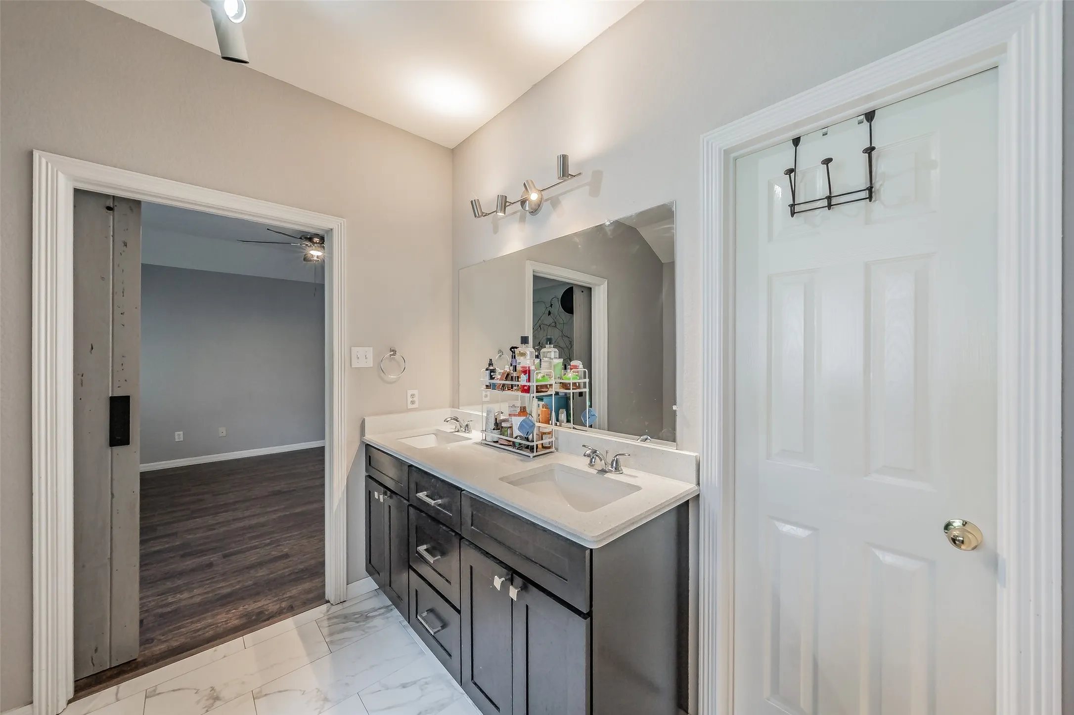 Single Family Residence For Sale in Tarrant County , 137 Roberts Drive, Saginaw, Texas 76179, 3 Bedroom, 2 Bathroom, 2 Garage spaces, 1,707 Sqft, built in 1999, mls#21340868, Real Estate Agent in Saginaw, Homes For Sale in Tarrant county, Homes For Sale in Saginaw, Realtor in Saginaw Texas, Real Estate Brokerage Independent Realty Texas, Luminita Cordes Realtor