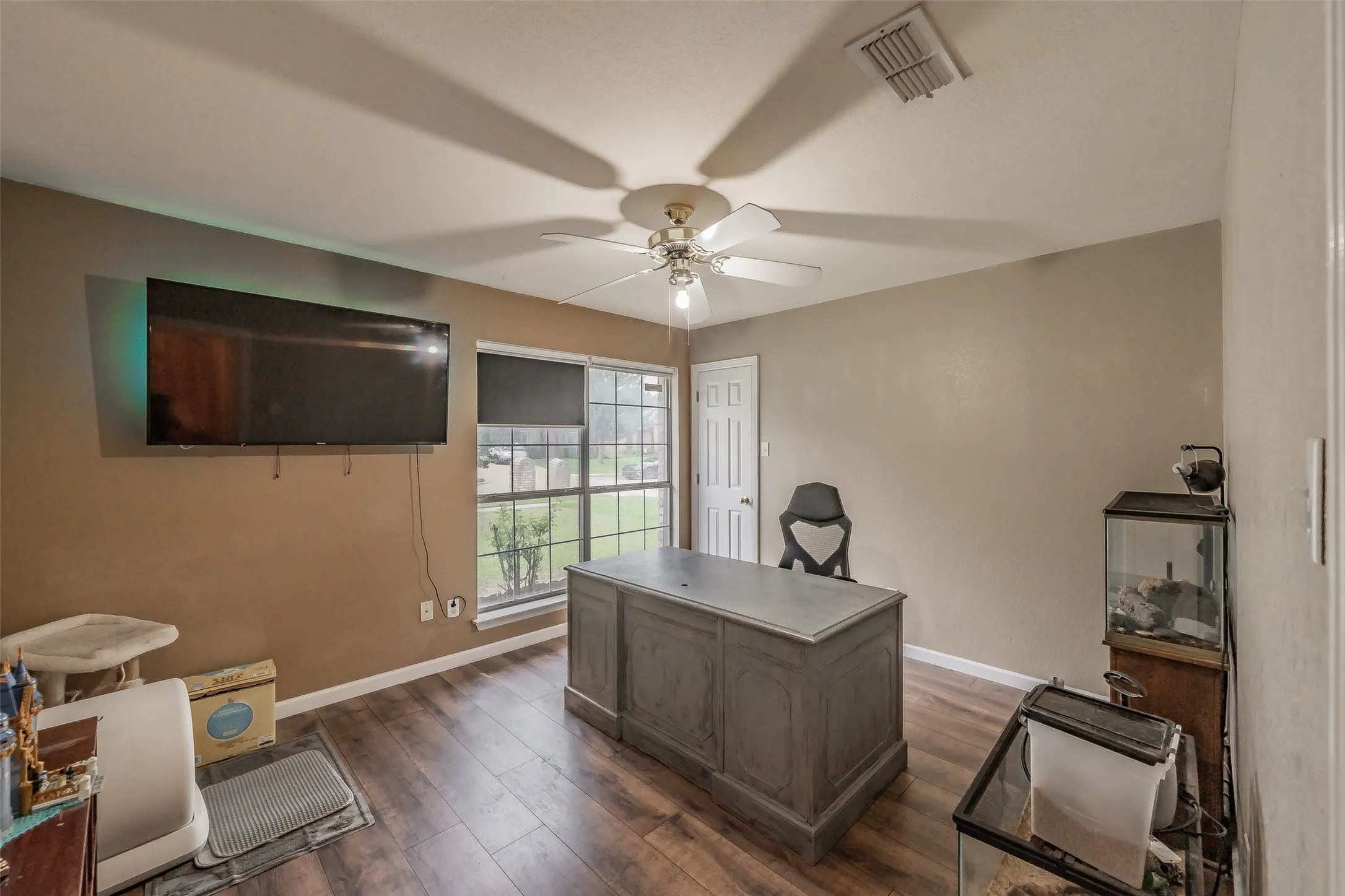 Single Family Residence For Sale in Tarrant County , 137 Roberts Drive, Saginaw, Texas 76179, 3 Bedroom, 2 Bathroom, 2 Garage spaces, 1,707 Sqft, built in 1999, mls#21340868, Real Estate Agent in Saginaw, Homes For Sale in Tarrant county, Homes For Sale in Saginaw, Realtor in Saginaw Texas, Real Estate Brokerage Independent Realty Texas, Luminita Cordes Realtor