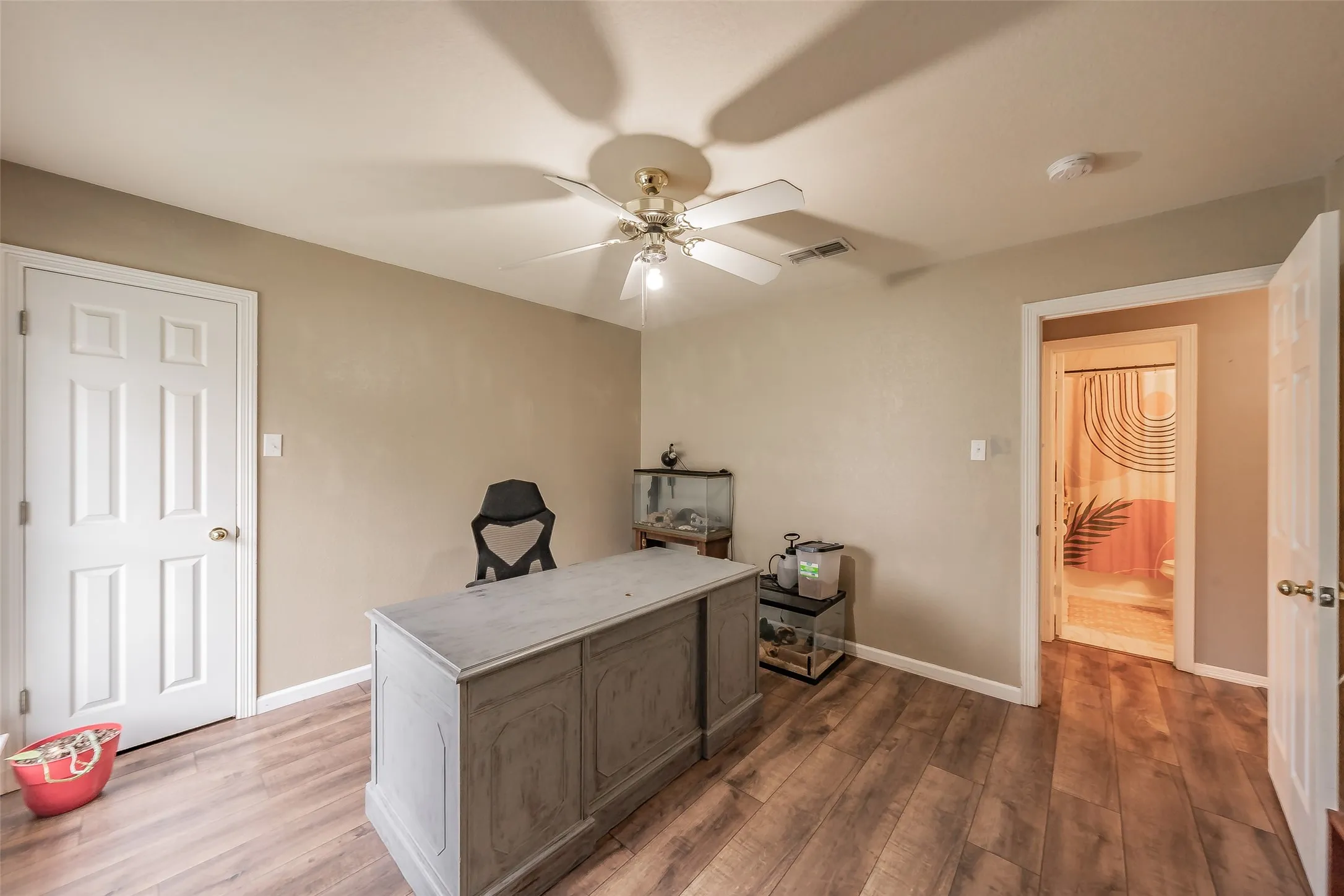 Single Family Residence For Sale in Tarrant County , 137 Roberts Drive, Saginaw, Texas 76179, 3 Bedroom, 2 Bathroom, 2 Garage spaces, 1,707 Sqft, built in 1999, mls#21340868, Real Estate Agent in Saginaw, Homes For Sale in Tarrant county, Homes For Sale in Saginaw, Realtor in Saginaw Texas, Real Estate Brokerage Independent Realty Texas, Luminita Cordes Realtor