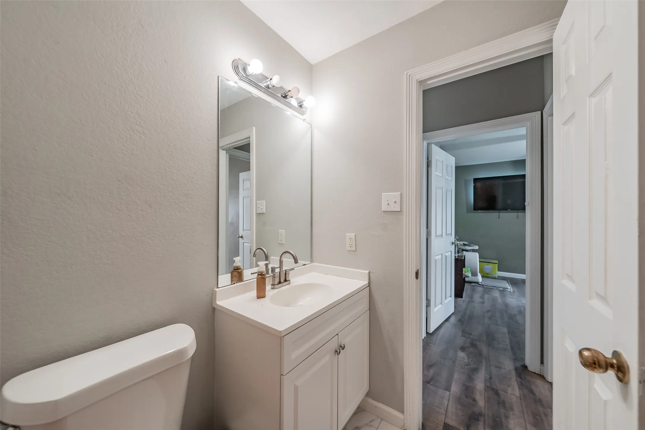 Single Family Residence For Sale in Tarrant County , 137 Roberts Drive, Saginaw, Texas 76179, 3 Bedroom, 2 Bathroom, 2 Garage spaces, 1,707 Sqft, built in 1999, mls#21340868, Real Estate Agent in Saginaw, Homes For Sale in Tarrant county, Homes For Sale in Saginaw, Realtor in Saginaw Texas, Real Estate Brokerage Independent Realty Texas, Luminita Cordes Realtor