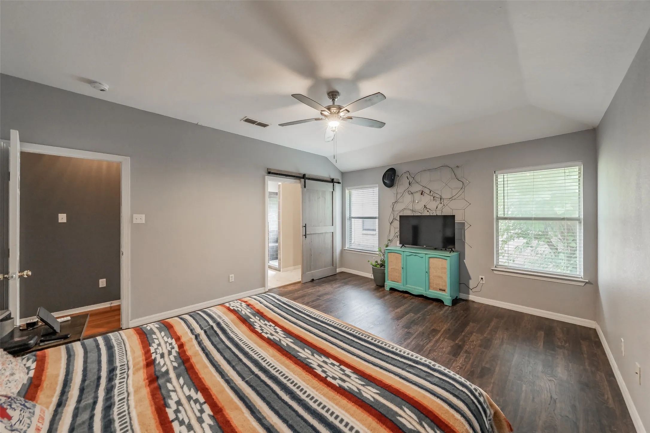 Single Family Residence For Sale in Tarrant County , 137 Roberts Drive, Saginaw, Texas 76179, 3 Bedroom, 2 Bathroom, 2 Garage spaces, 1,707 Sqft, built in 1999, mls#21340868, Real Estate Agent in Saginaw, Homes For Sale in Tarrant county, Homes For Sale in Saginaw, Realtor in Saginaw Texas, Real Estate Brokerage Independent Realty Texas, Luminita Cordes Realtor