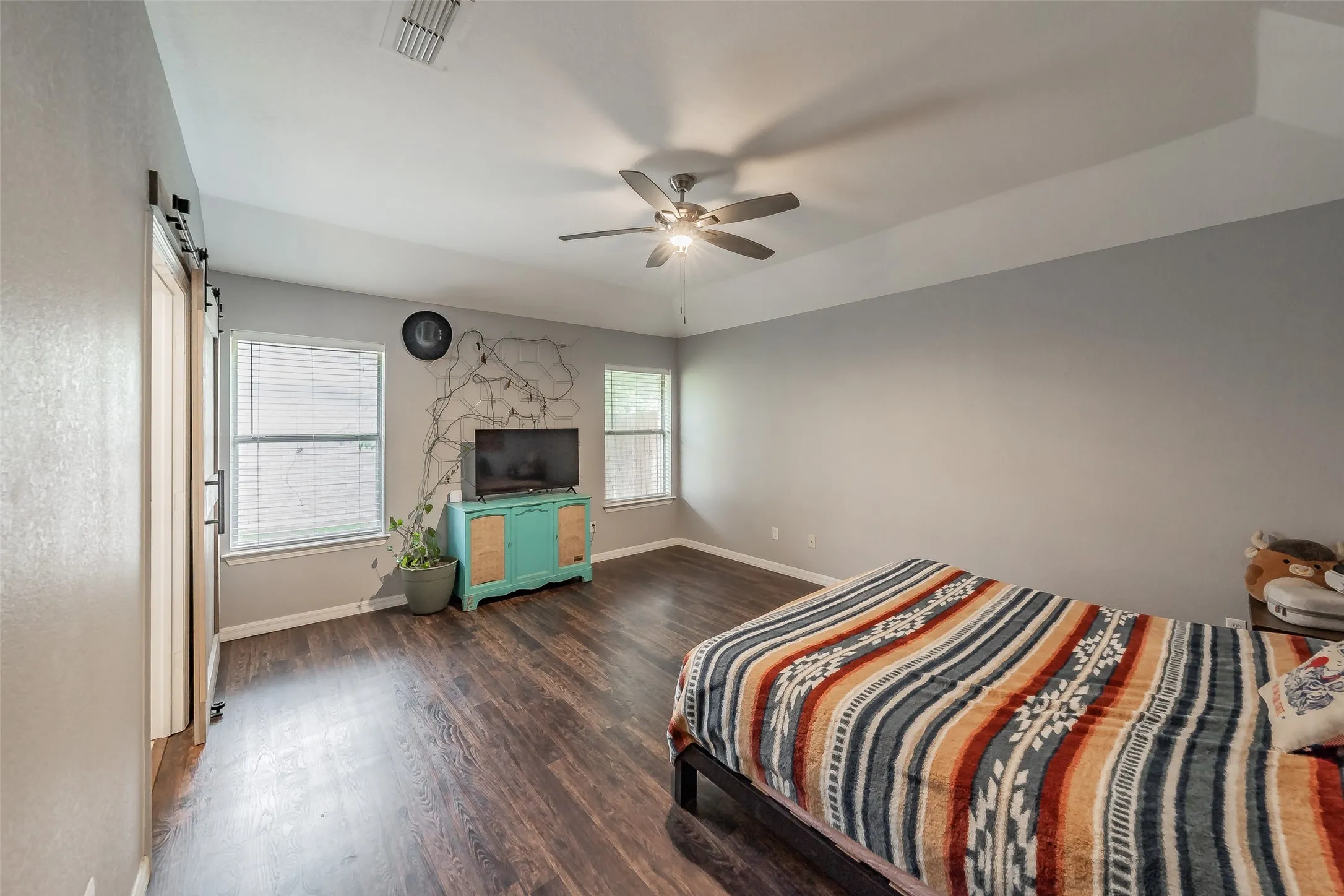Single Family Residence For Sale in Tarrant County , 137 Roberts Drive, Saginaw, Texas 76179, 3 Bedroom, 2 Bathroom, 2 Garage spaces, 1,707 Sqft, built in 1999, mls#21340868, Real Estate Agent in Saginaw, Homes For Sale in Tarrant county, Homes For Sale in Saginaw, Realtor in Saginaw Texas, Real Estate Brokerage Independent Realty Texas, Luminita Cordes Realtor