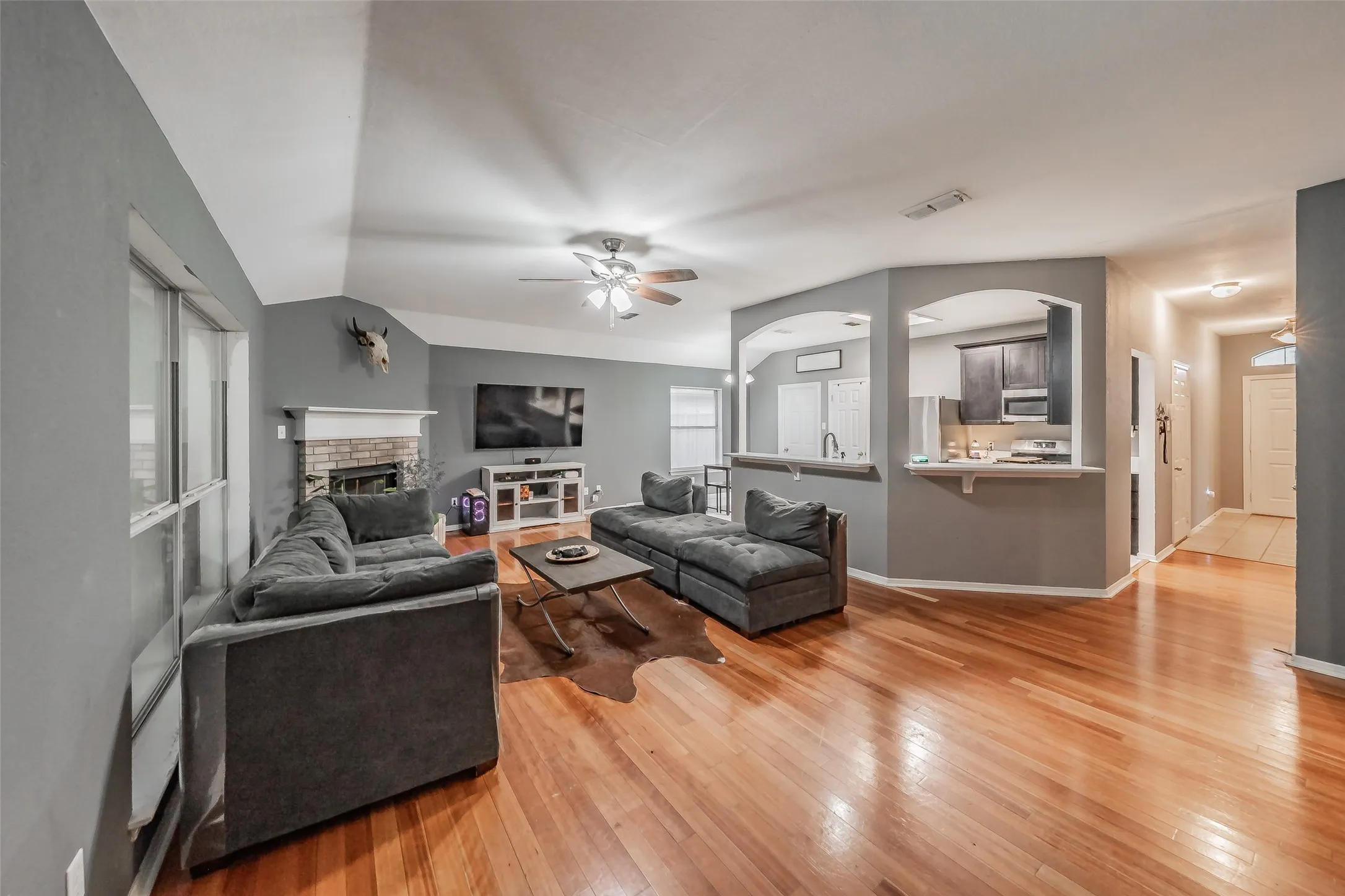 Single Family Residence For Sale in Tarrant County , 137 Roberts Drive, Saginaw, Texas 76179, 3 Bedroom, 2 Bathroom, 2 Garage spaces, 1,707 Sqft, built in 1999, mls#21340868, Real Estate Agent in Saginaw, Homes For Sale in Tarrant county, Homes For Sale in Saginaw, Realtor in Saginaw Texas, Real Estate Brokerage Independent Realty Texas, Luminita Cordes Realtor