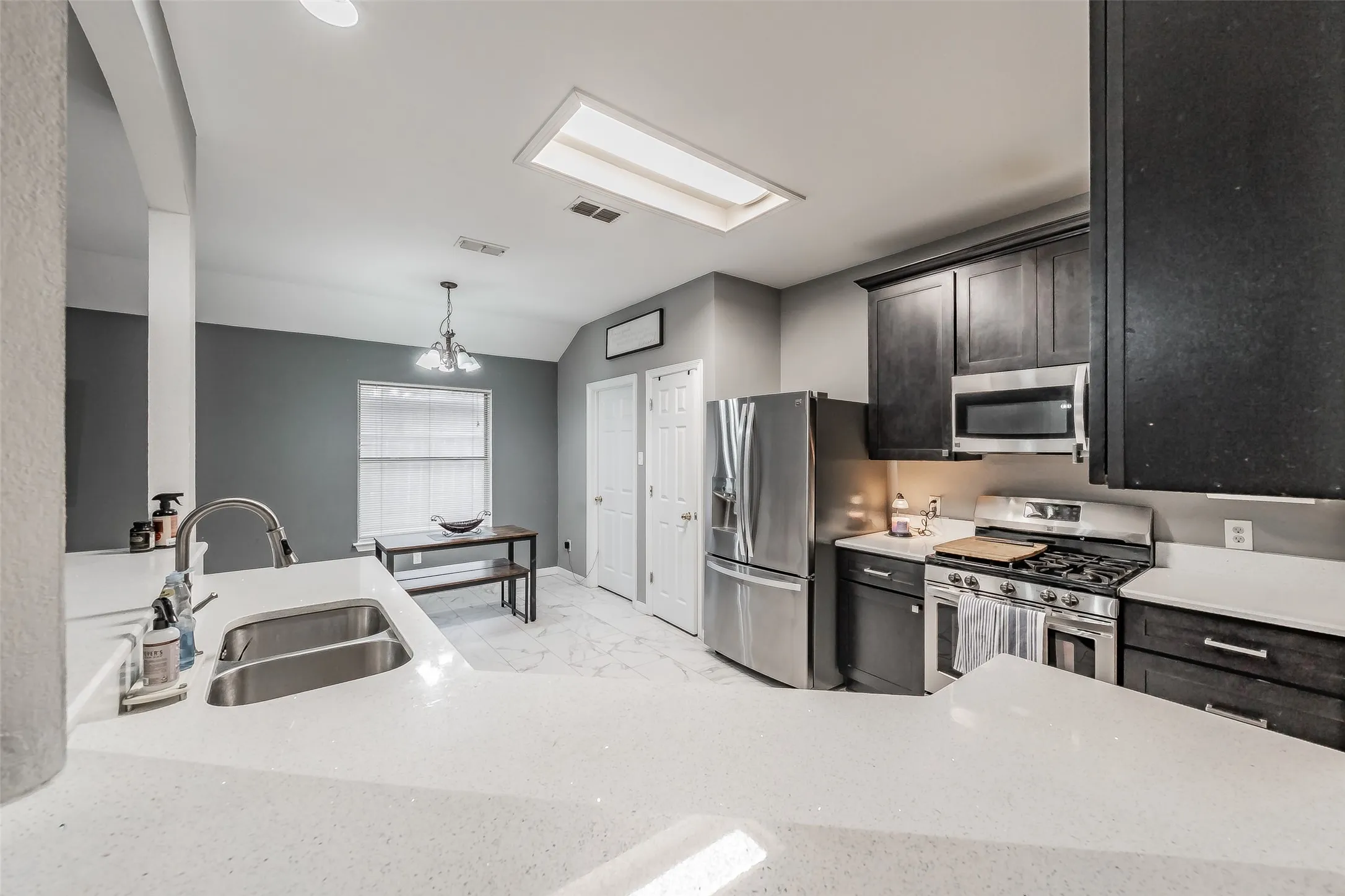 Single Family Residence For Sale in Tarrant County , 137 Roberts Drive, Saginaw, Texas 76179, 3 Bedroom, 2 Bathroom, 2 Garage spaces, 1,707 Sqft, built in 1999, mls#21340868, Real Estate Agent in Saginaw, Homes For Sale in Tarrant county, Homes For Sale in Saginaw, Realtor in Saginaw Texas, Real Estate Brokerage Independent Realty Texas, Luminita Cordes Realtor