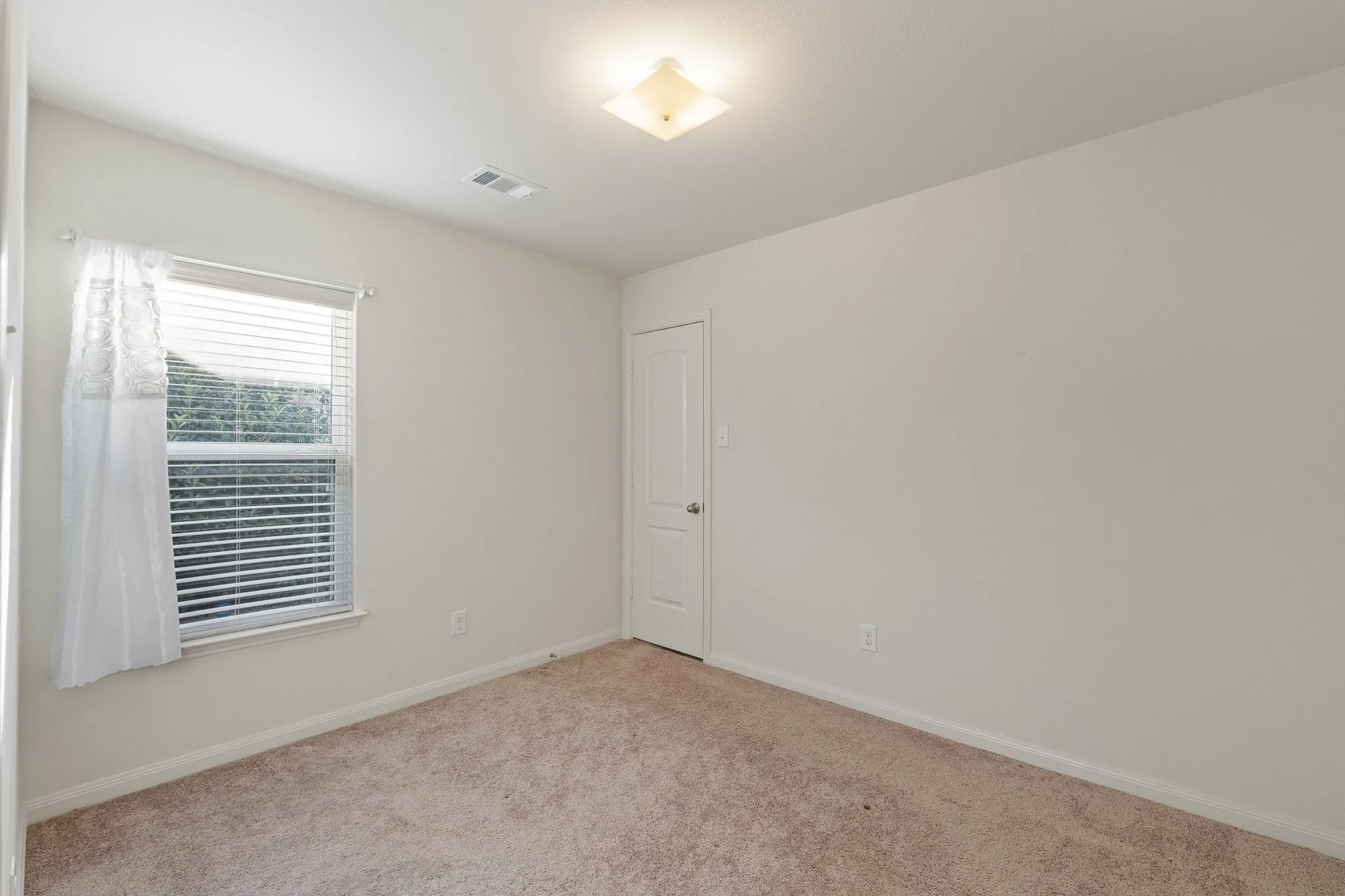 Single Family Residence For Sale in Tarrant County , 4801 Cedar Springs Drive, Fort Worth, Texas 76179, 3 Bedroom, 2 Bathroom, 2 Garage spaces, 1,368 Sqft, built in 2015, mls#21340088, Real Estate Agent in Fort Worth, Homes For Sale in Tarrant county, Homes For Sale in Fort Worth, Realtor in Fort Worth Texas, Real Estate Brokerage Independent Realty Texas, Luminita Cordes Realtor