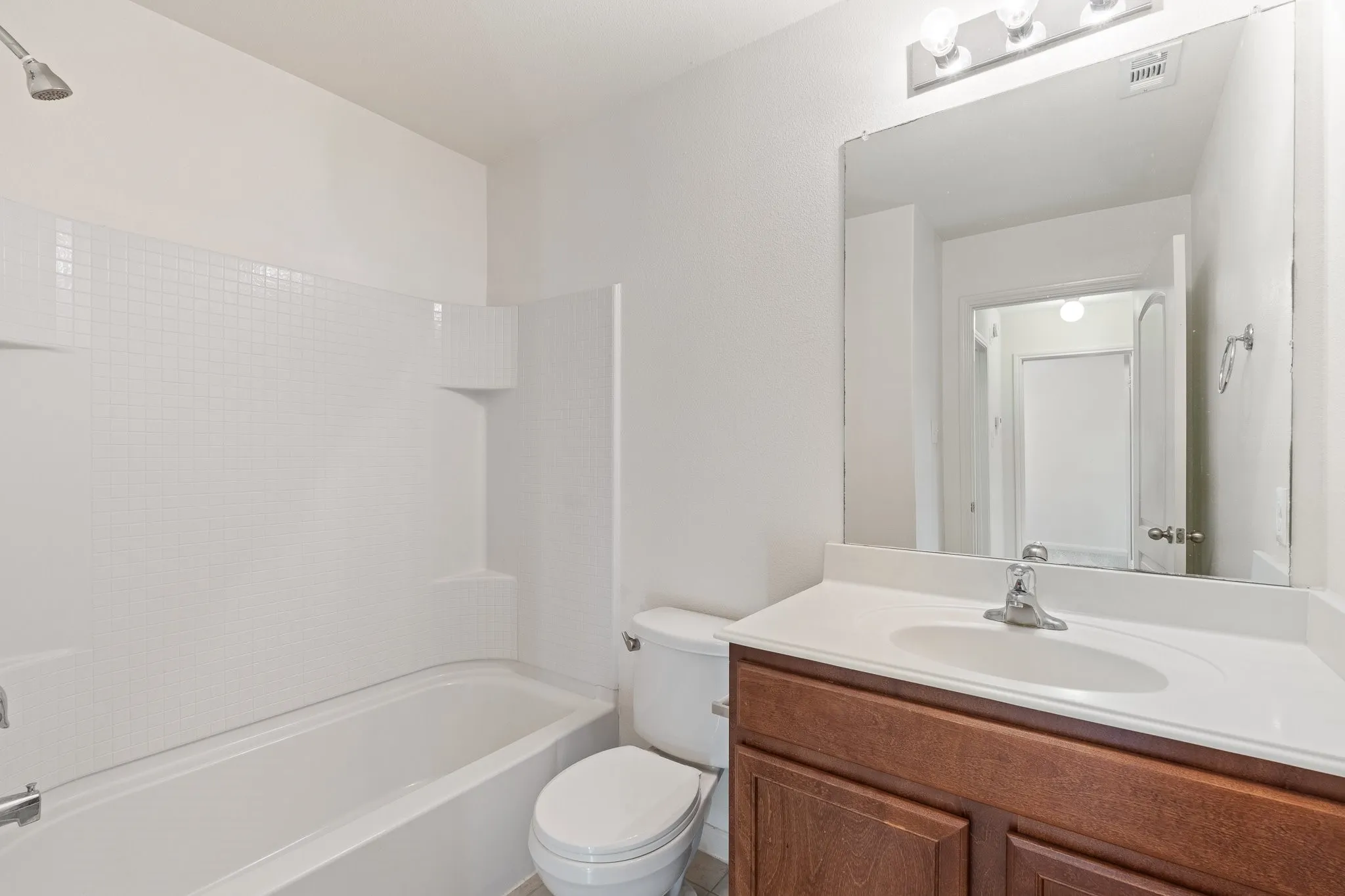 Single Family Residence For Sale in Tarrant County , 4801 Cedar Springs Drive, Fort Worth, Texas 76179, 3 Bedroom, 2 Bathroom, 2 Garage spaces, 1,368 Sqft, built in 2015, mls#21340088, Real Estate Agent in Fort Worth, Homes For Sale in Tarrant county, Homes For Sale in Fort Worth, Realtor in Fort Worth Texas, Real Estate Brokerage Independent Realty Texas, Luminita Cordes Realtor